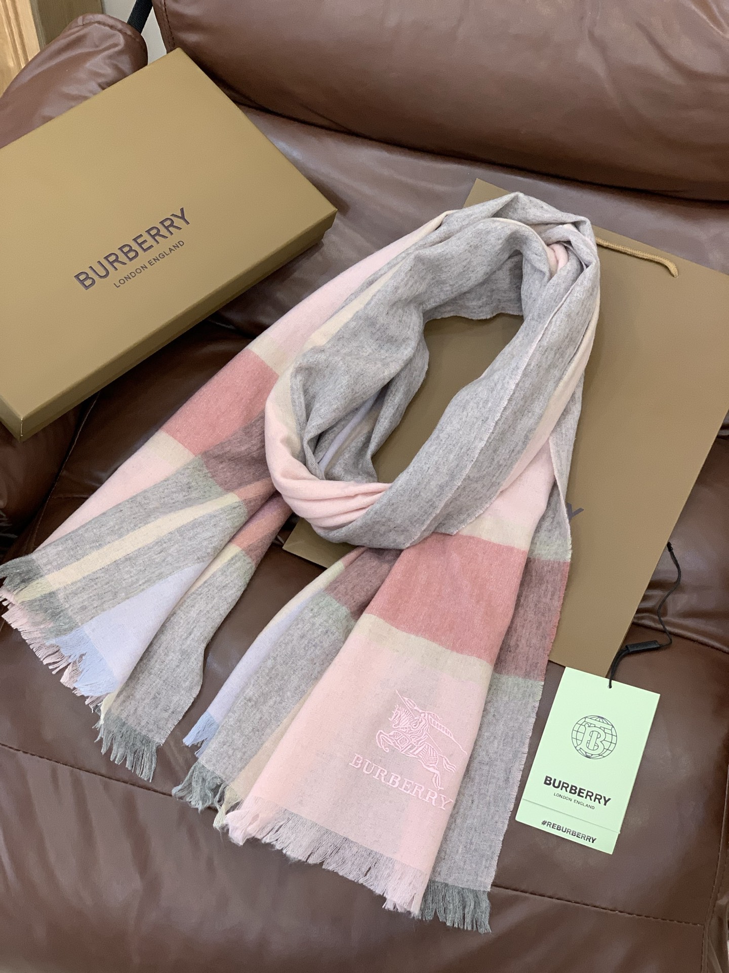巴宝莉 burberry专柜级经典羊绒格子围巾！！真香系列必入推荐！专柜最新品相，目前专柜都换上了纯手工