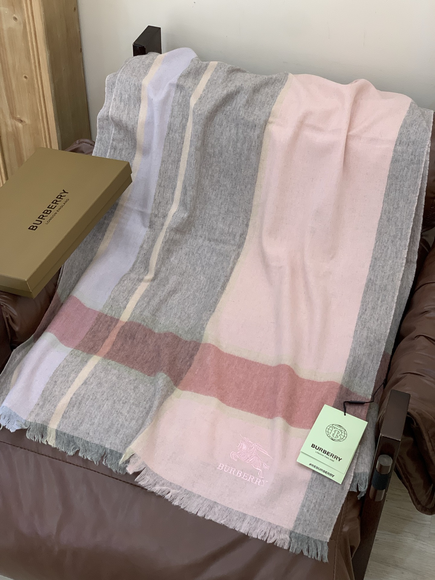 巴宝莉 burberry专柜级经典羊绒格子围巾！！真香系列必入推荐！专柜最新品相，目前专柜都换上了纯手工