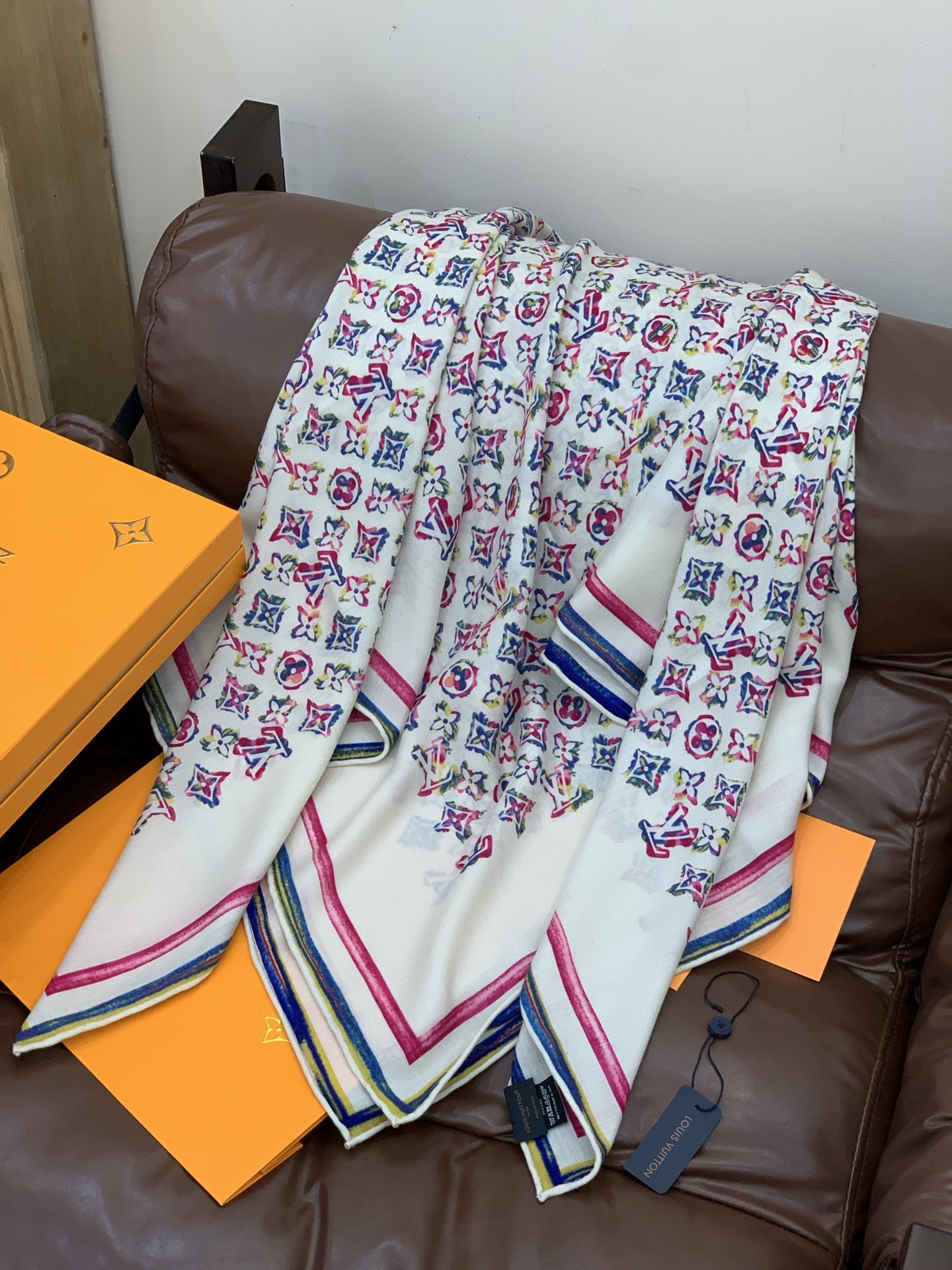 LV x TM 140披肩【140顶级丝绒双面同色披肩】本款LVxTMMonogram Multicol