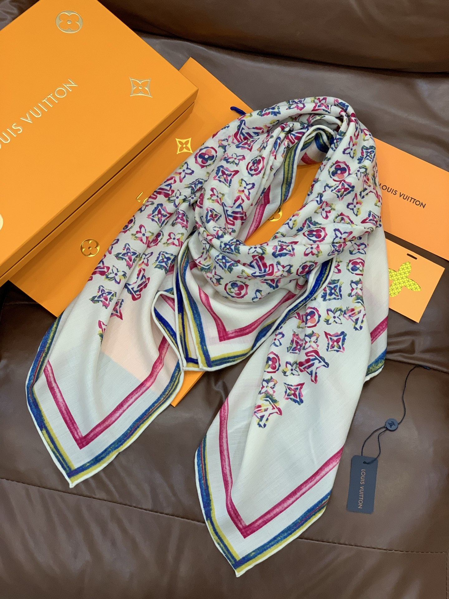 LV x TM 140披肩【140顶级丝绒双面同色披肩】本款LVxTMMonogram Multicol