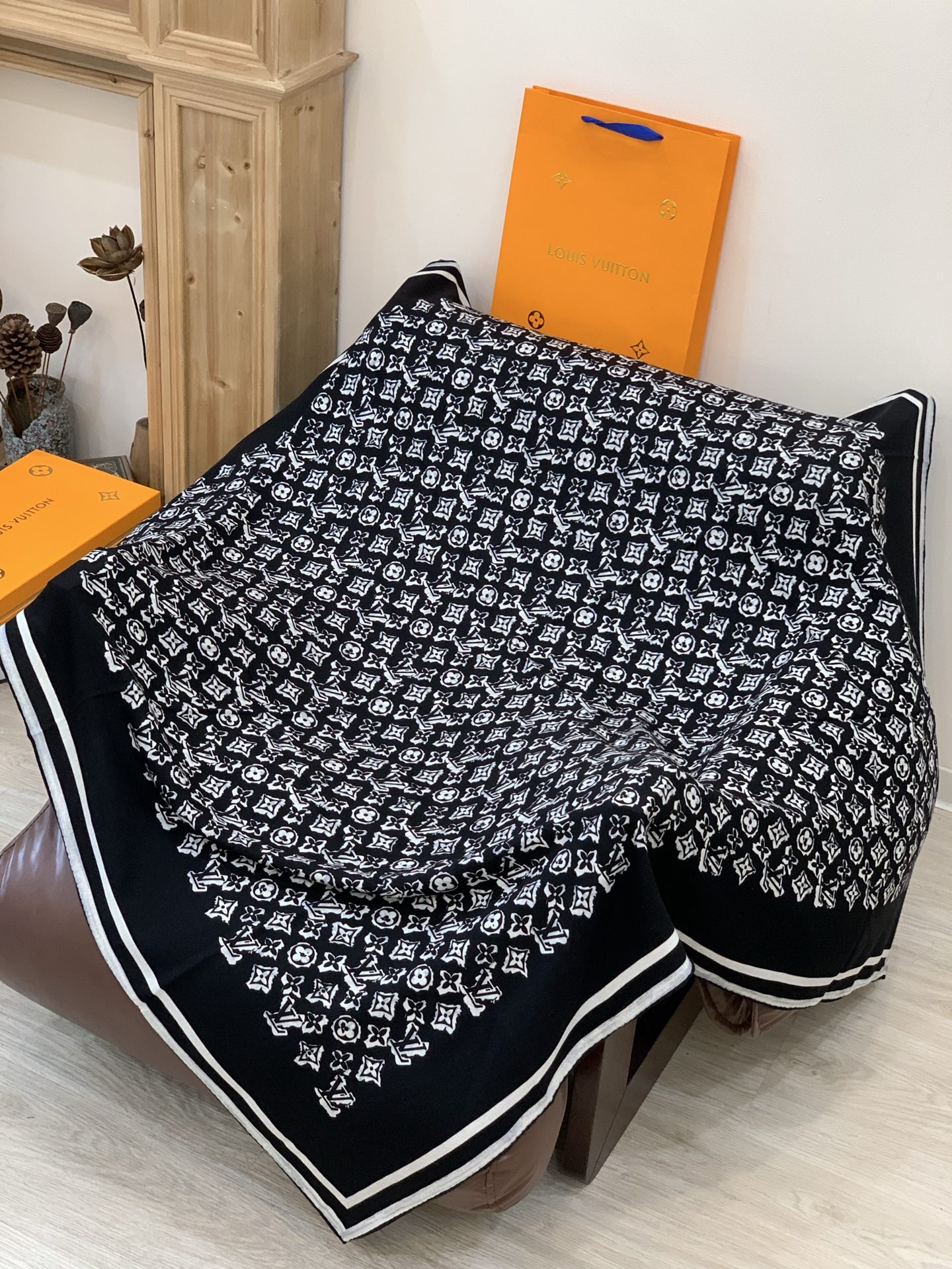 LV x TM 140披肩【140顶级丝绒双面同色披肩】本款LVxTMMonogram Multicol