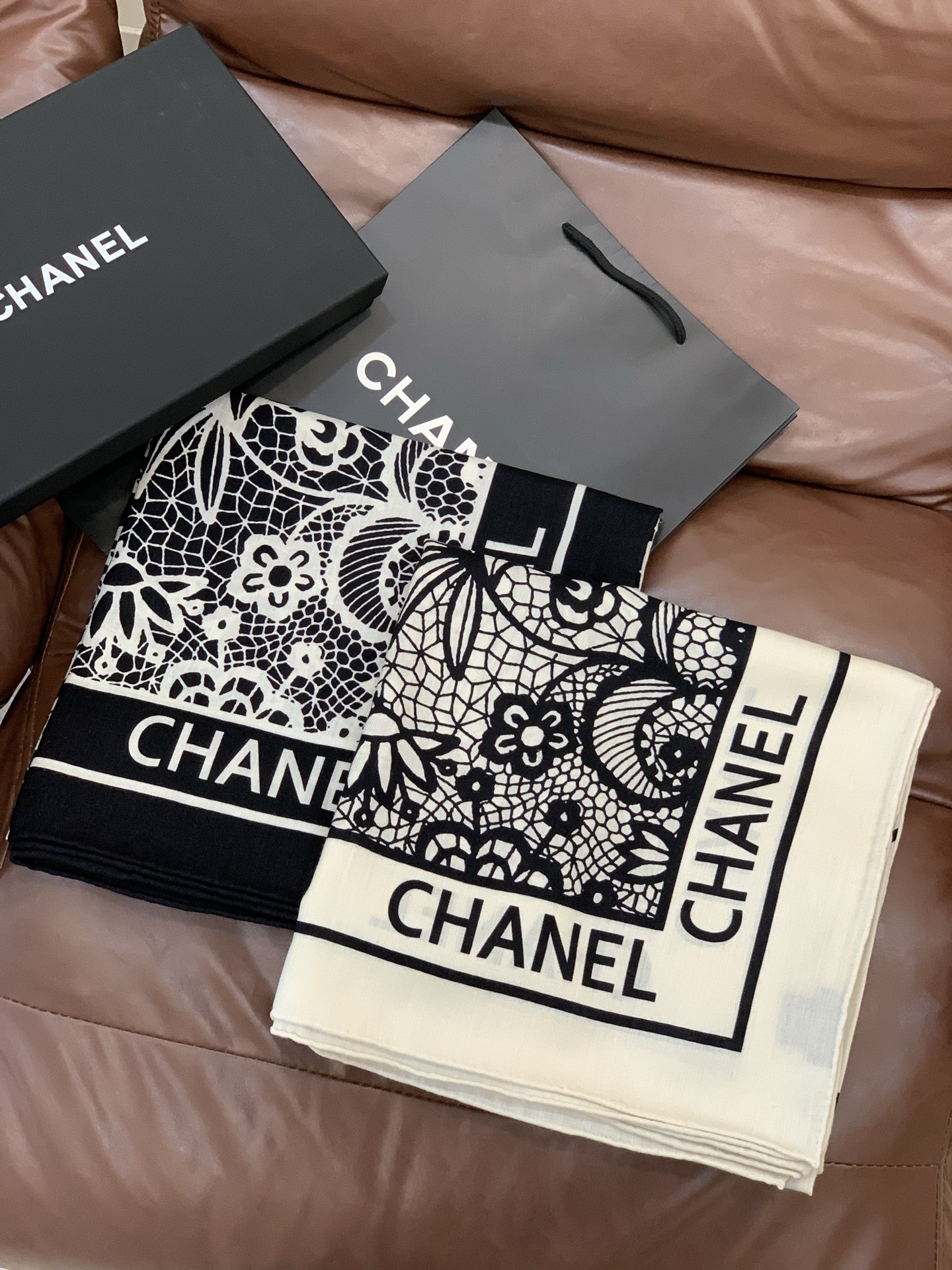Chanel 25s秋冬新品～【140顶级丝绒双面同色披肩】25s 秋冬披肩设计真的好有突破格优雅甜美感
