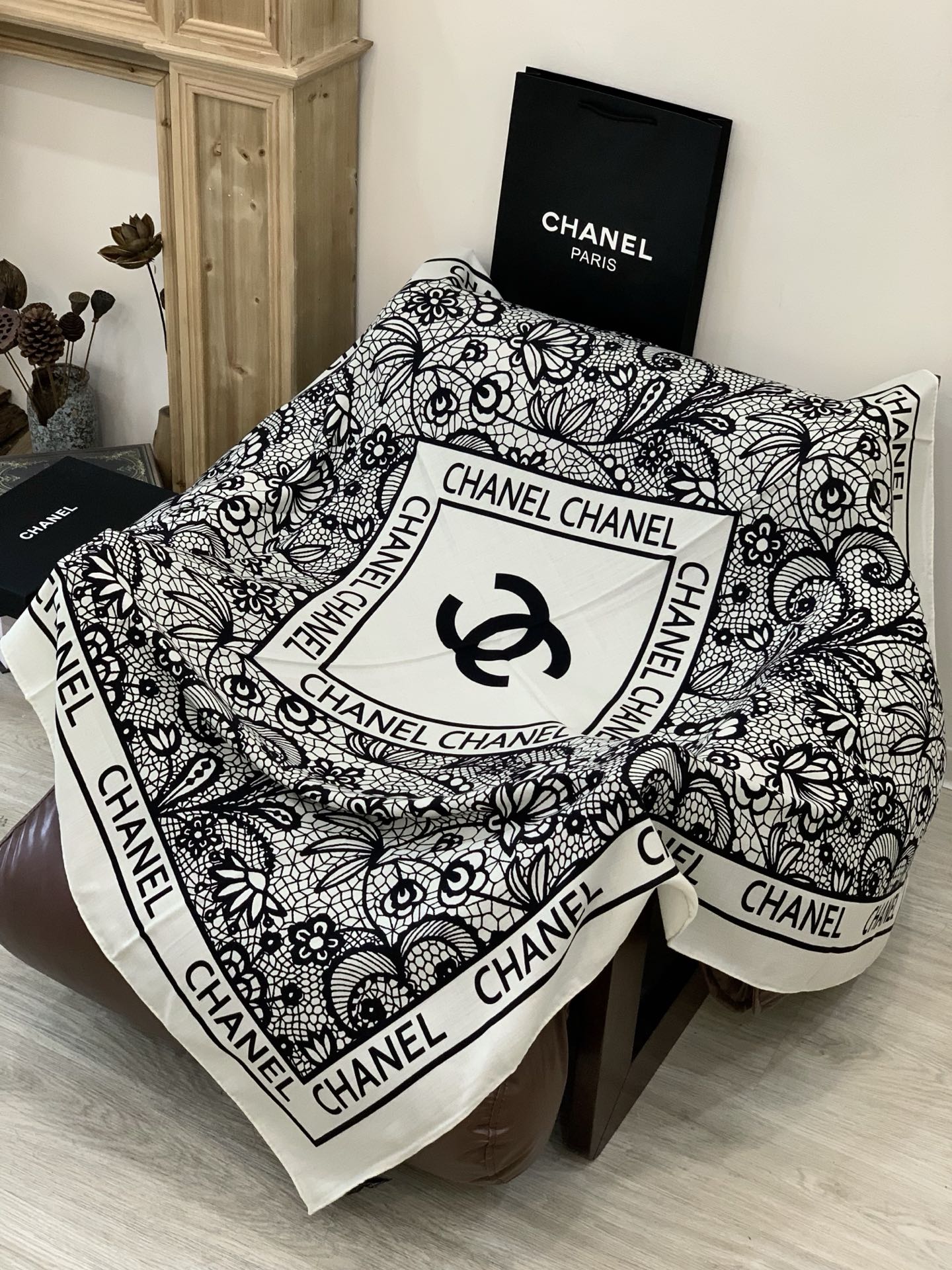 Chanel 25s秋冬新品～【140顶级丝绒双面同色披肩】25s 秋冬披肩设计真的好有突破格优雅甜美感