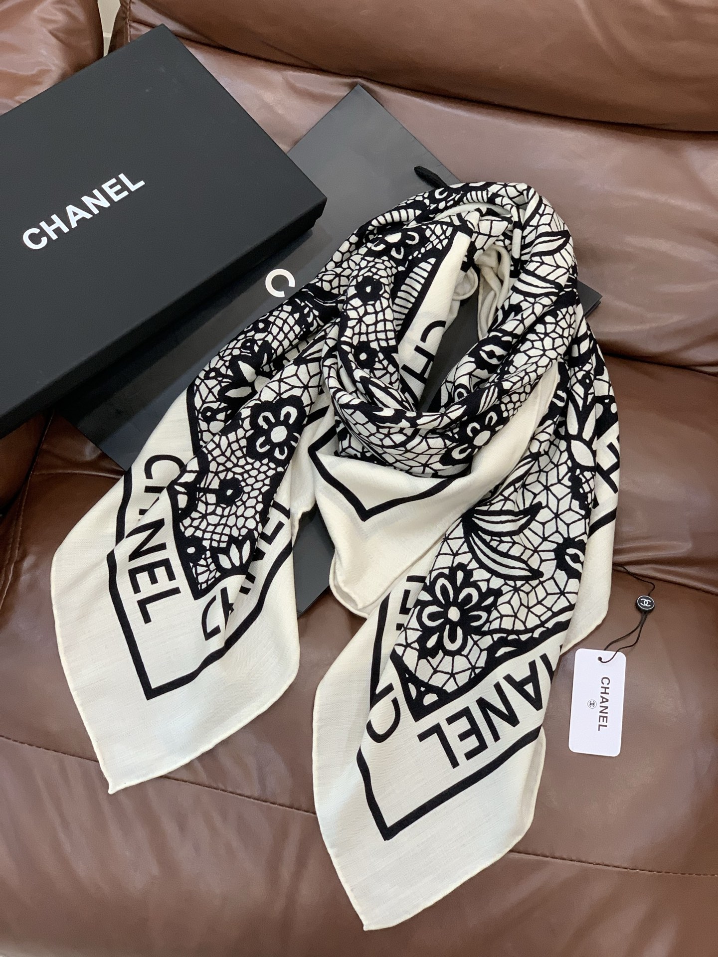 Chanel 25s秋冬新品～【140顶级丝绒双面同色披肩】25s 秋冬披肩设计真的好有突破格优雅甜美感
