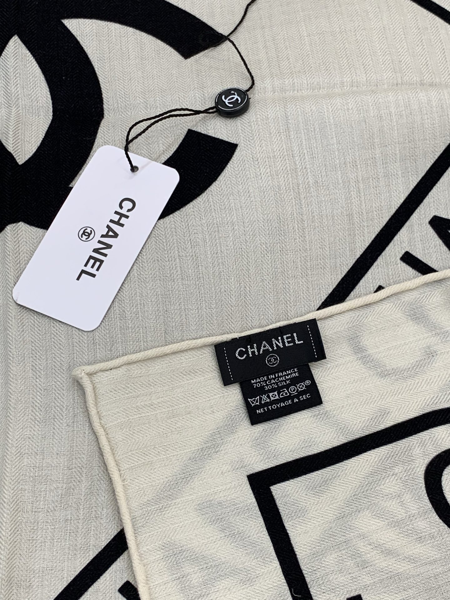 Chanel 25s秋冬新品～【140顶级丝绒双面同色披肩】25s 秋冬披肩设计真的好有突破格优雅甜美感