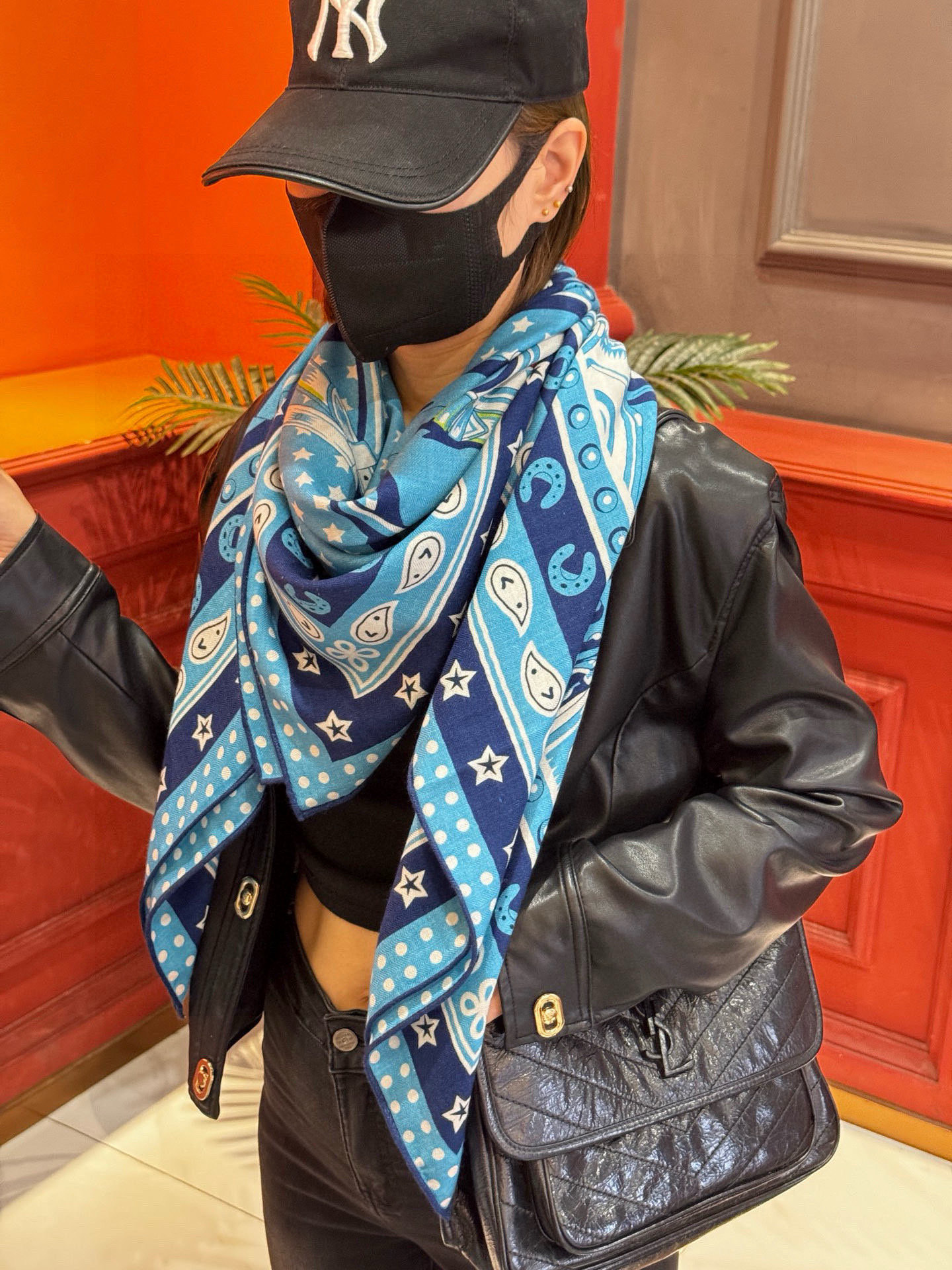 💟羊绒新款🆕👏👏买了都说好看‼️推荐💕爱马仕双面同色羊绒方巾【朋克骏马双面同色140】，顶级工艺超值‼️