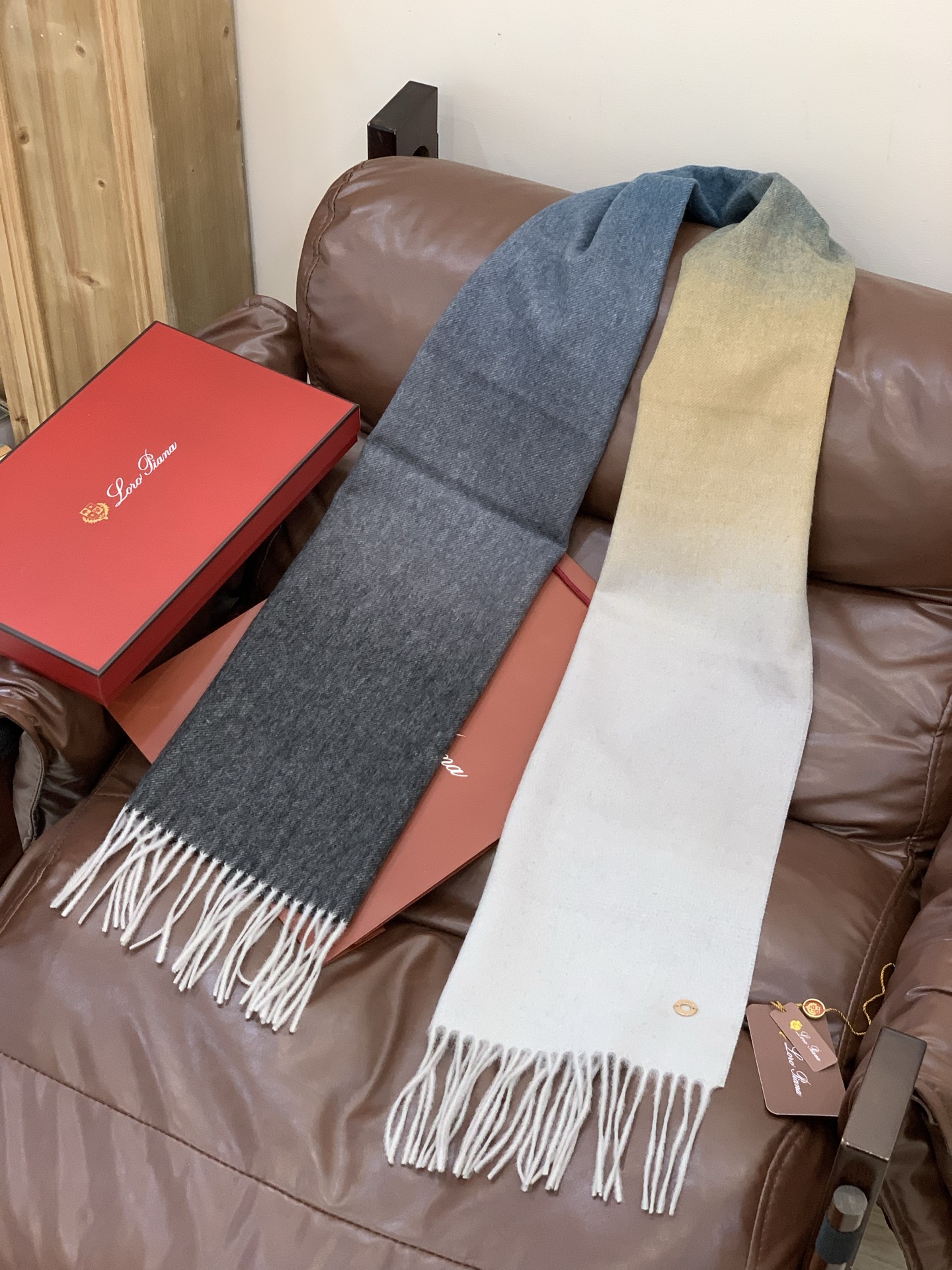 ✨✨太美了😍 【皮安娜】情侣款 美到要尖叫😱专柜最新款🎊英伦欧美范儿「多色渐变」又是一款即时尚又实用的大