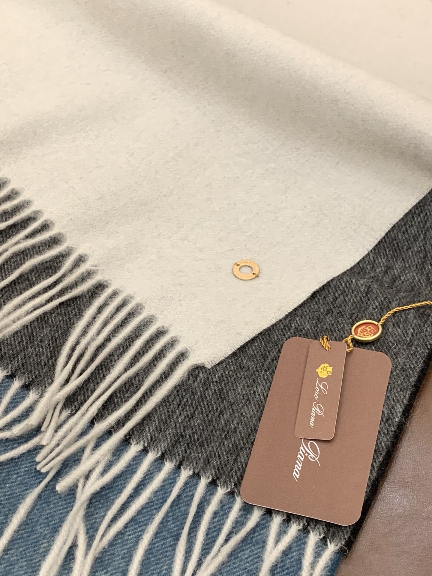 ✨✨太美了😍 【皮安娜】情侣款 美到要尖叫😱专柜最新款🎊英伦欧美范儿「多色渐变」又是一款即时尚又实用的大