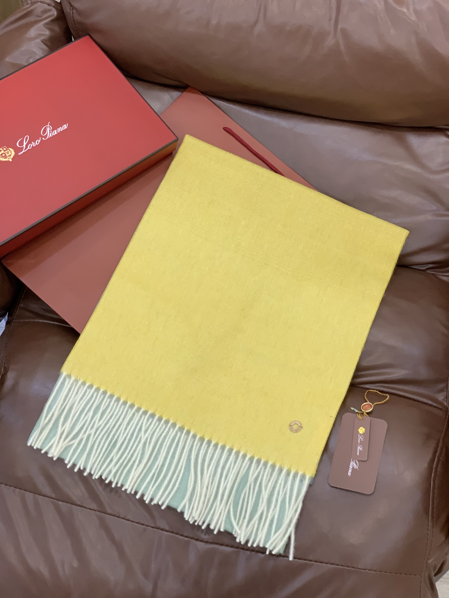 ✨✨太美了😍 【皮安娜】情侣款 美到要尖叫😱专柜最新款🎊英伦欧美范儿「多色渐变」又是一款即时尚又实用的大