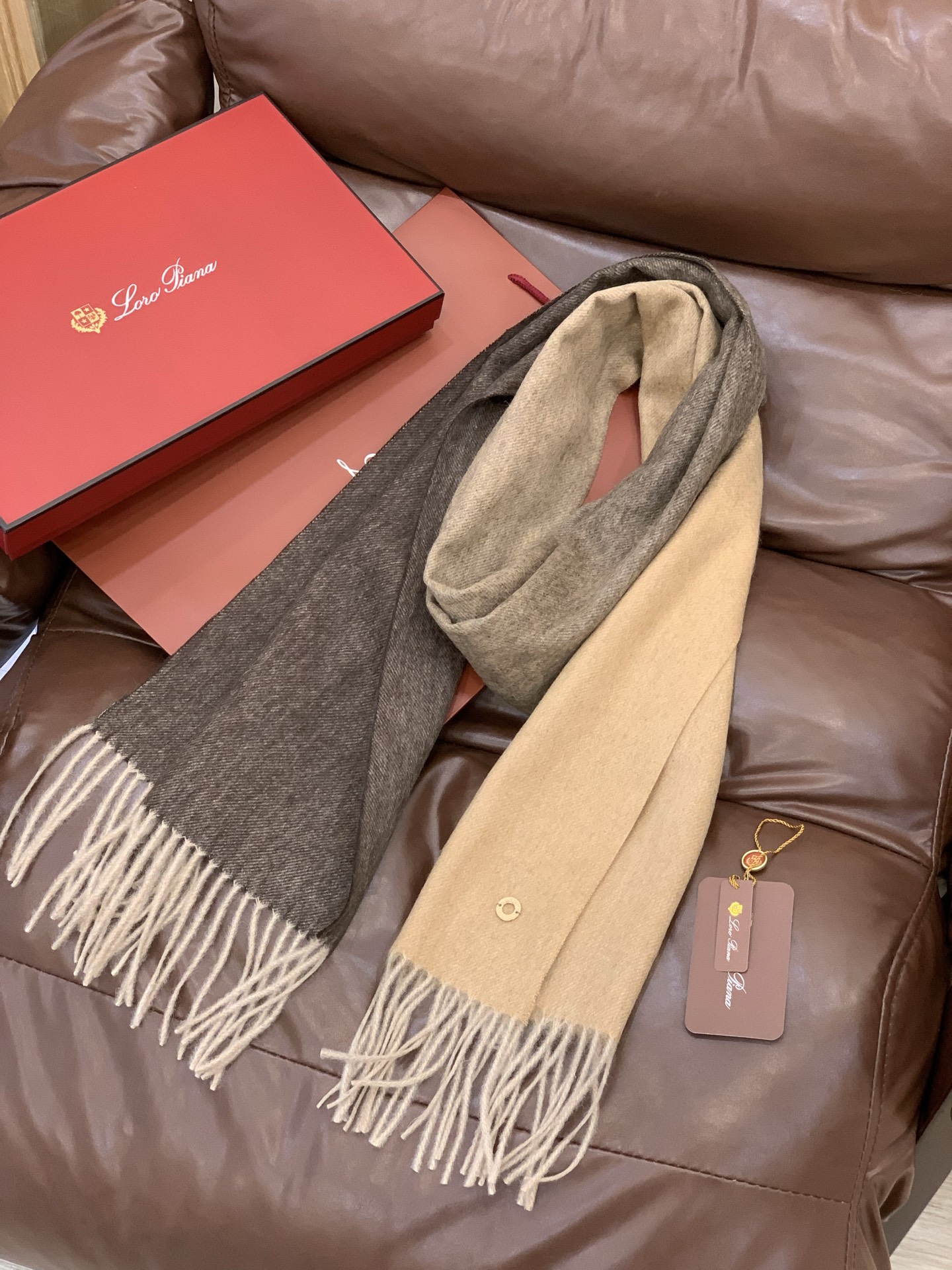 ✨✨太美了😍 【皮安娜】情侣款 美到要尖叫😱专柜最新款🎊英伦欧美范儿「多色渐变」又是一款即时尚又实用的大