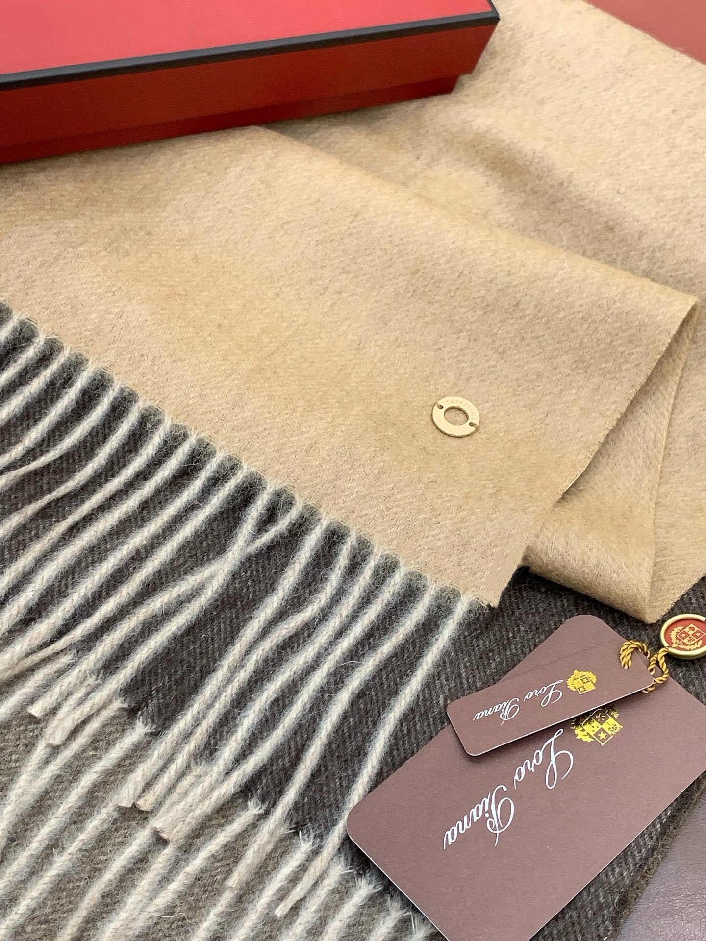 ✨✨太美了😍 【皮安娜】情侣款 美到要尖叫😱专柜最新款🎊英伦欧美范儿「多色渐变」又是一款即时尚又实用的大