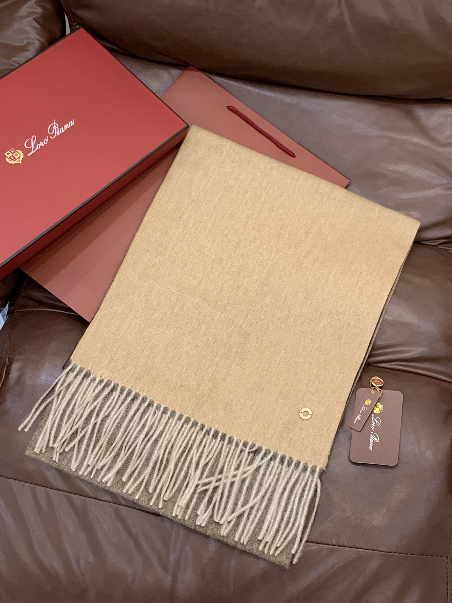 ✨✨太美了😍 【皮安娜】情侣款 美到要尖叫😱专柜最新款🎊英伦欧美范儿「多色渐变」又是一款即时尚又实用的大