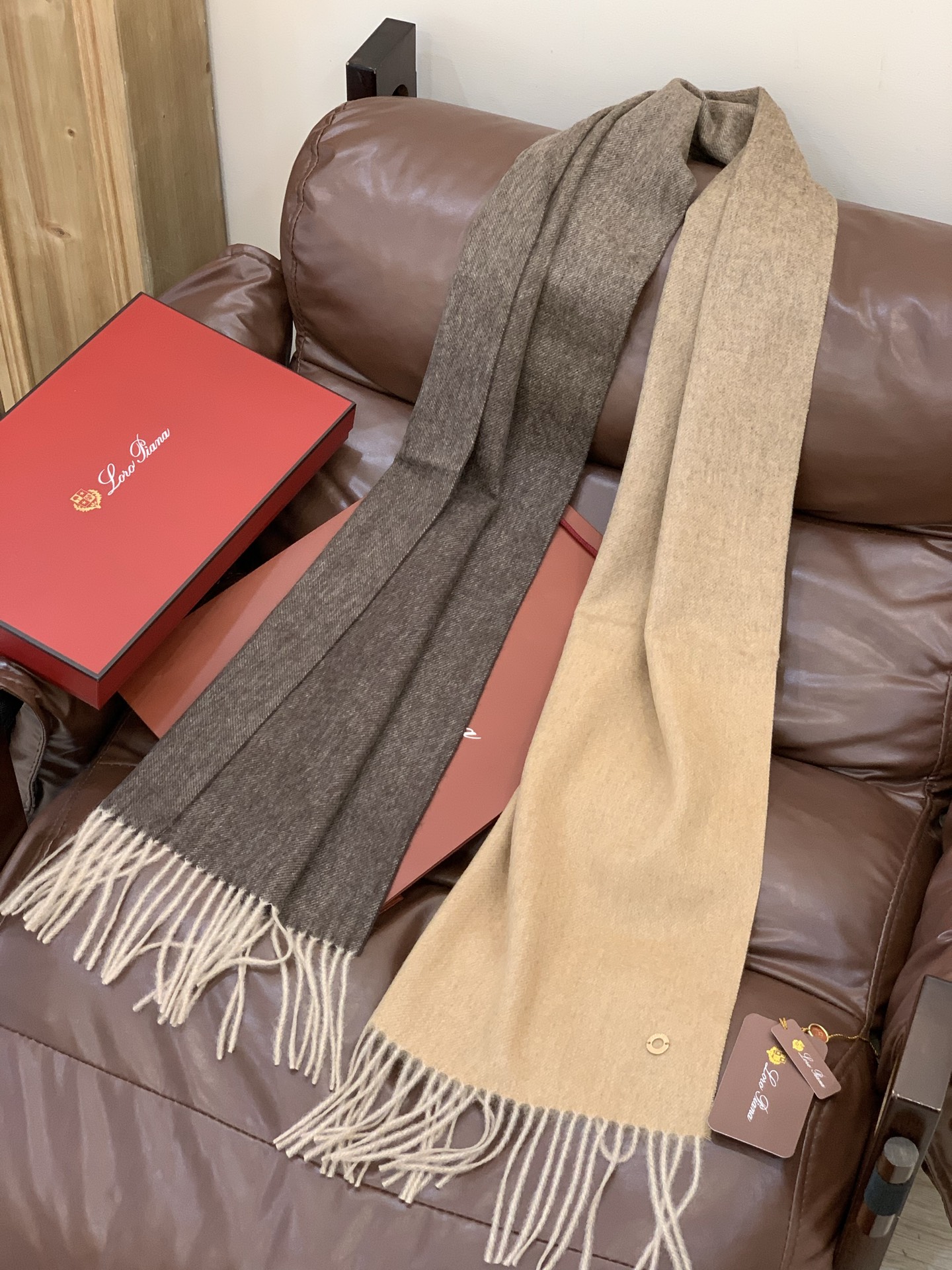 ✨✨太美了😍 【皮安娜】情侣款 美到要尖叫😱专柜最新款🎊英伦欧美范儿「多色渐变」又是一款即时尚又实用的大