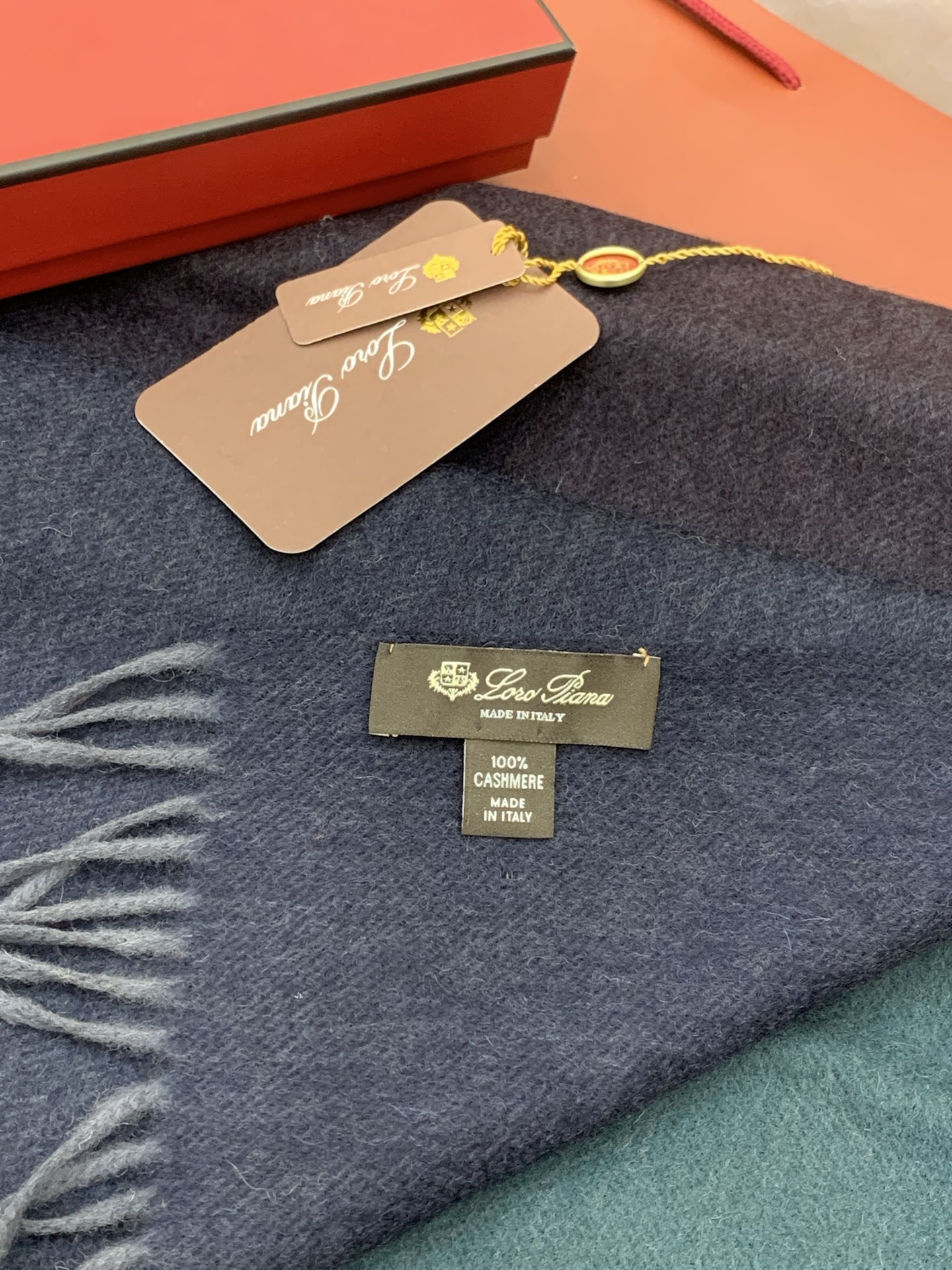 ✨✨太美了😍 【皮安娜】情侣款 美到要尖叫😱专柜最新款🎊英伦欧美范儿「多色渐变」又是一款即时尚又实用的大