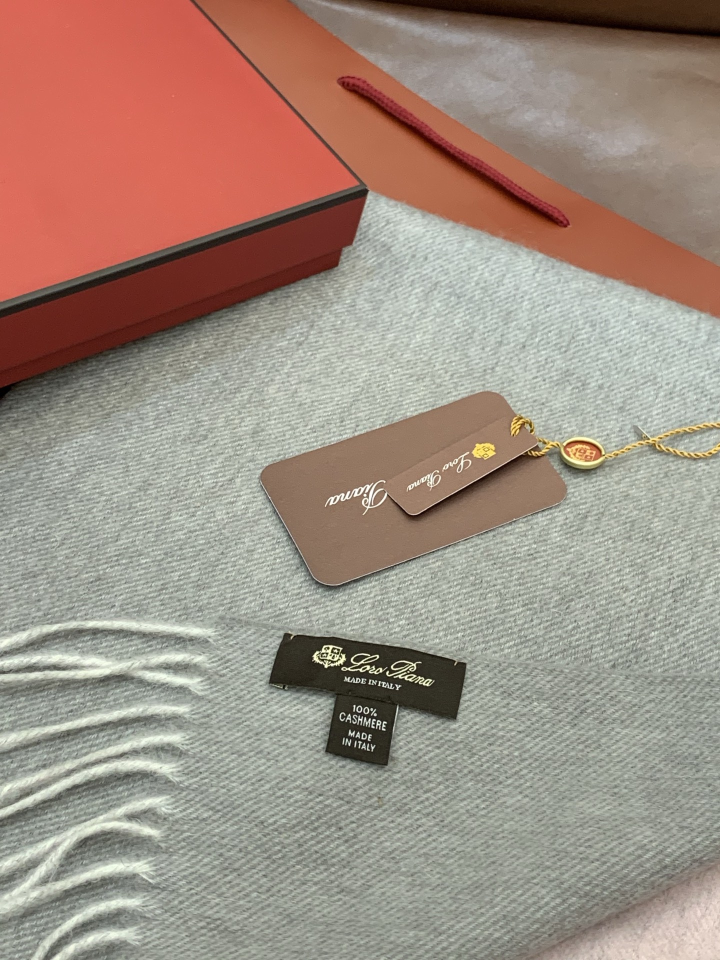 ✨✨太美了😍 【皮安娜】情侣款 美到要尖叫😱专柜最新款🎊英伦欧美范儿「多色渐变」又是一款即时尚又实用的大