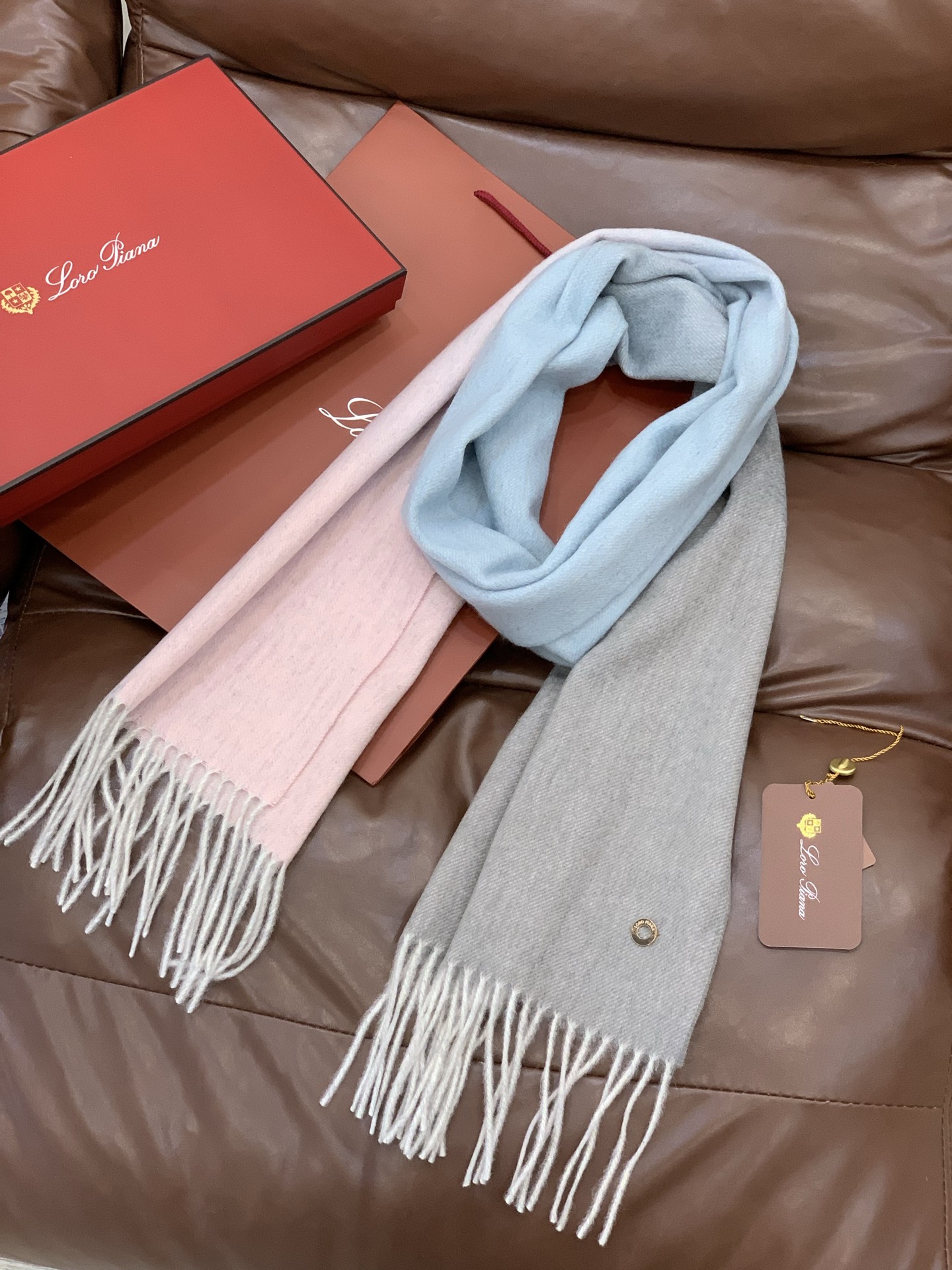 ✨✨太美了😍 【皮安娜】情侣款 美到要尖叫😱专柜最新款🎊英伦欧美范儿「多色渐变」又是一款即时尚又实用的大