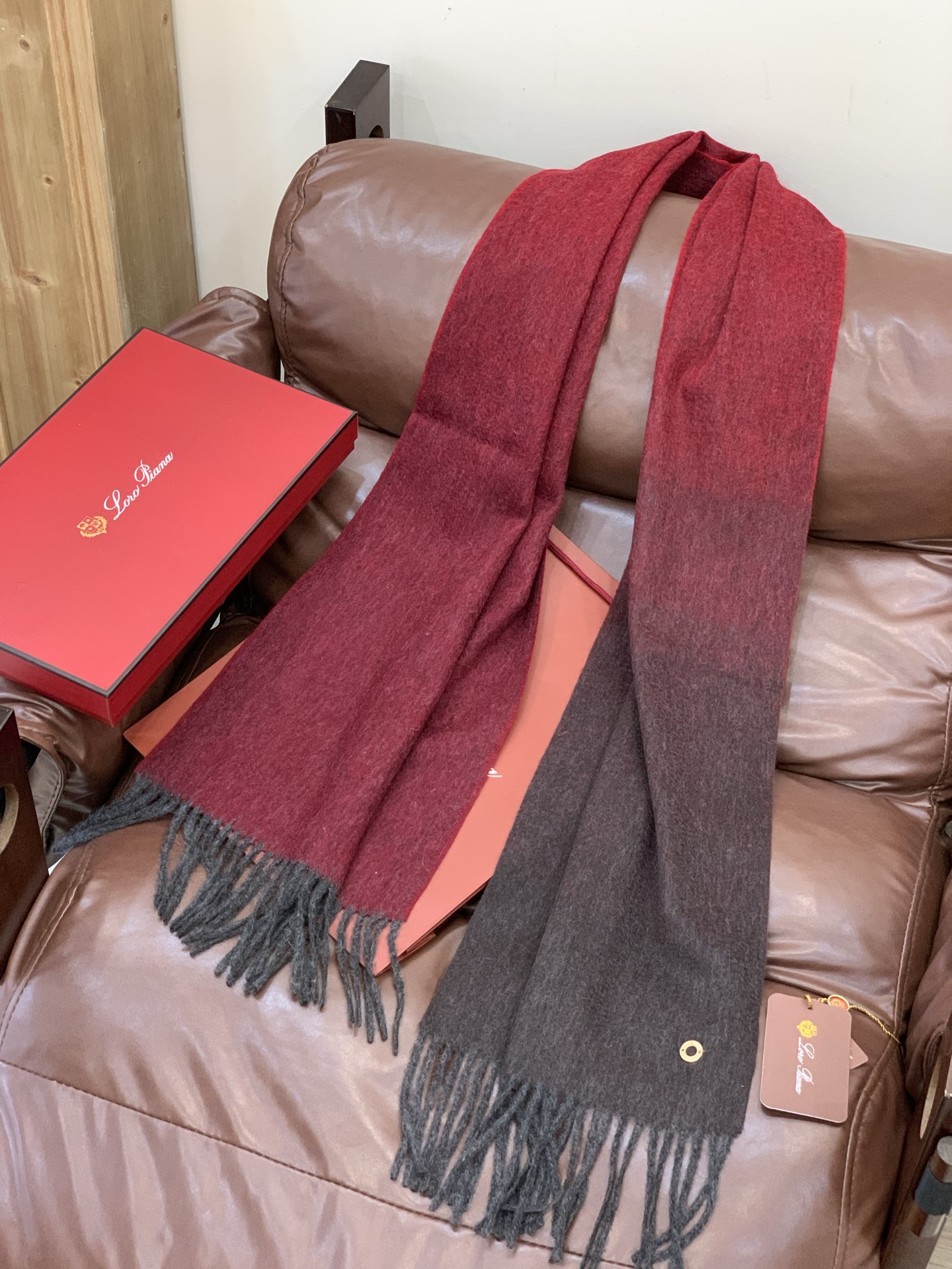 ✨✨太美了😍 【皮安娜】情侣款 美到要尖叫😱专柜最新款🎊英伦欧美范儿「多色渐变」又是一款即时尚又实用的大