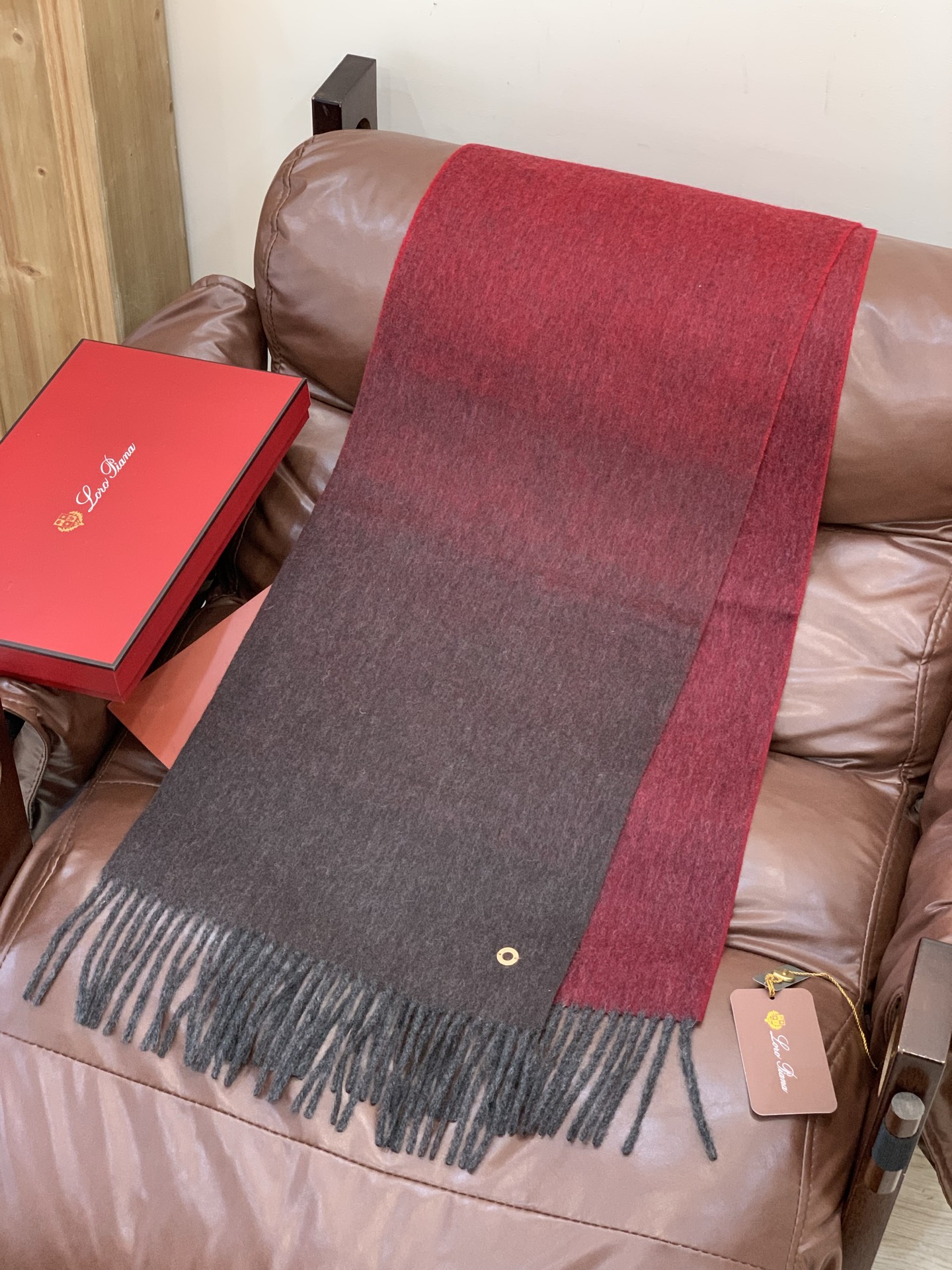 ✨✨太美了😍 【皮安娜】情侣款 美到要尖叫😱专柜最新款🎊英伦欧美范儿「多色渐变」又是一款即时尚又实用的大