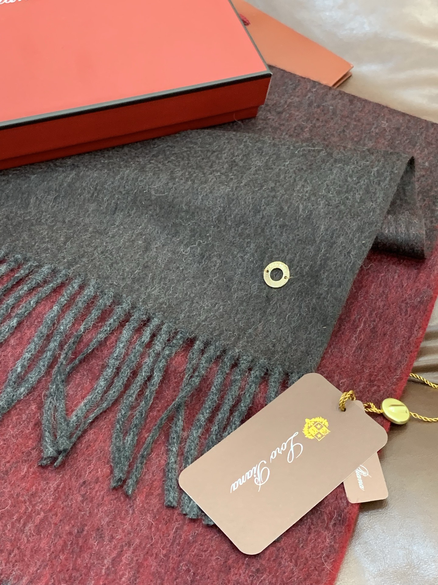 ✨✨太美了😍 【皮安娜】情侣款 美到要尖叫😱专柜最新款🎊英伦欧美范儿「多色渐变」又是一款即时尚又实用的大