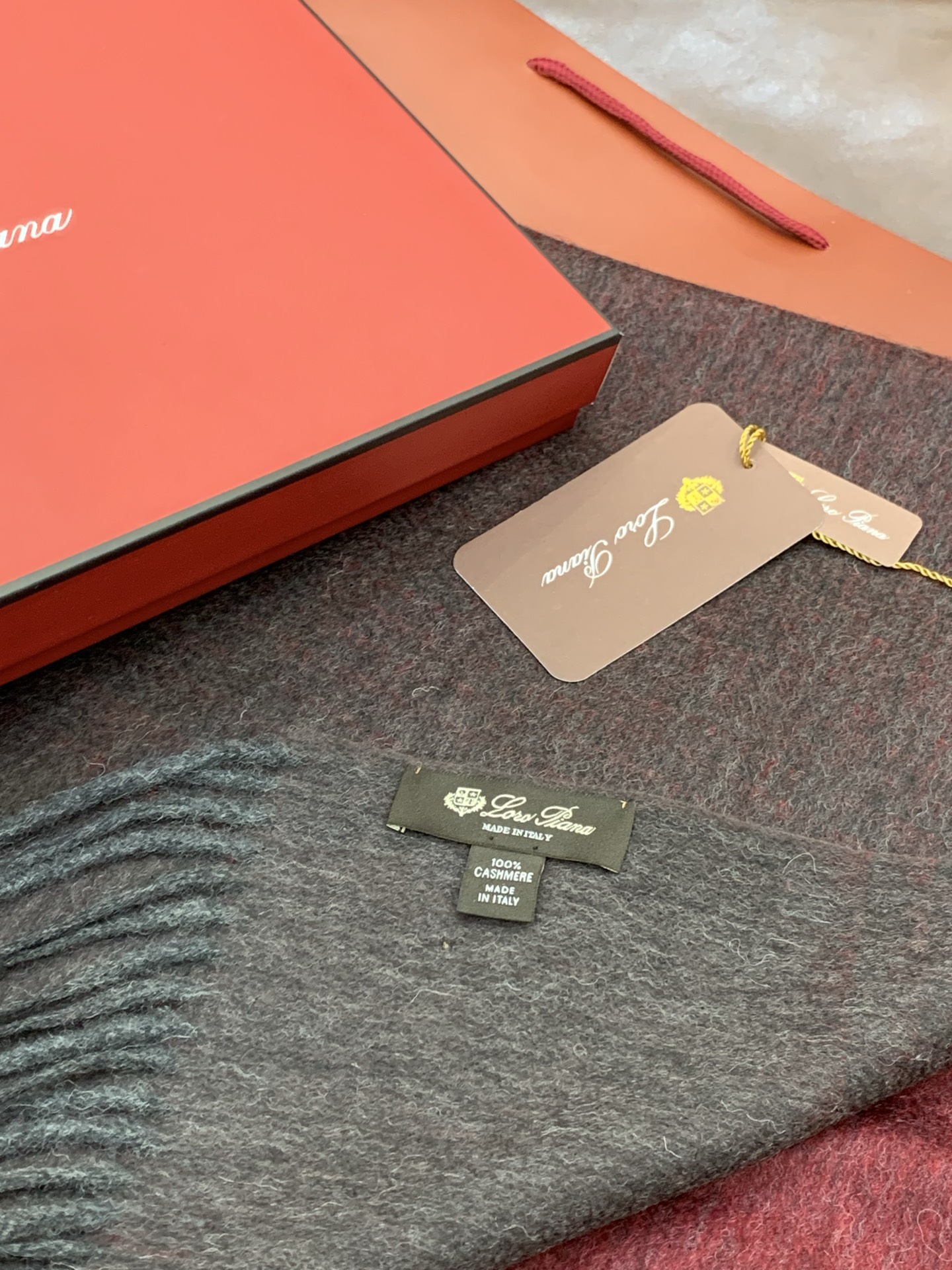 ✨✨太美了😍 【皮安娜】情侣款 美到要尖叫😱专柜最新款🎊英伦欧美范儿「多色渐变」又是一款即时尚又实用的大