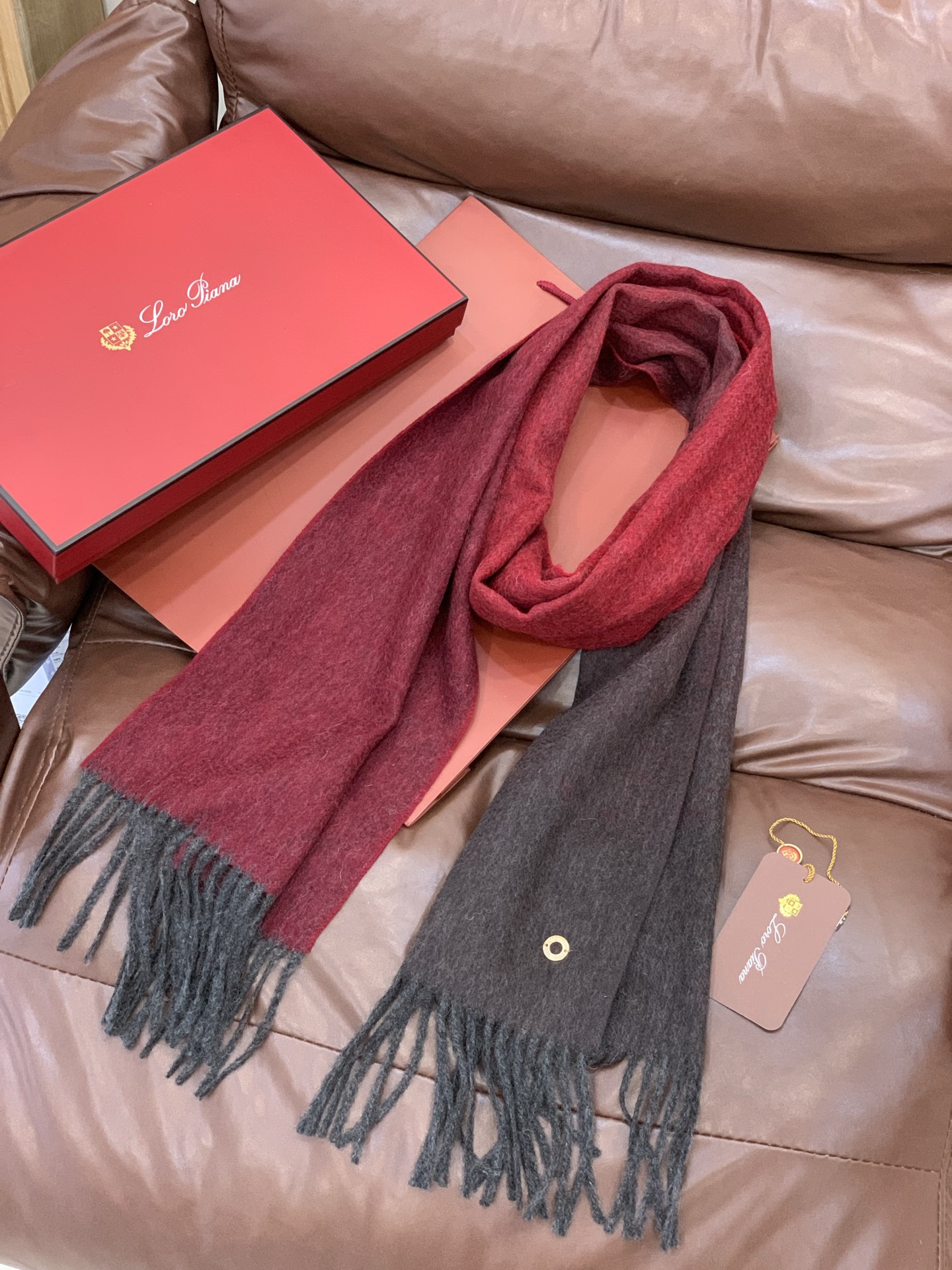 ✨✨太美了😍 【皮安娜】情侣款 美到要尖叫😱专柜最新款🎊英伦欧美范儿「多色渐变」又是一款即时尚又实用的大