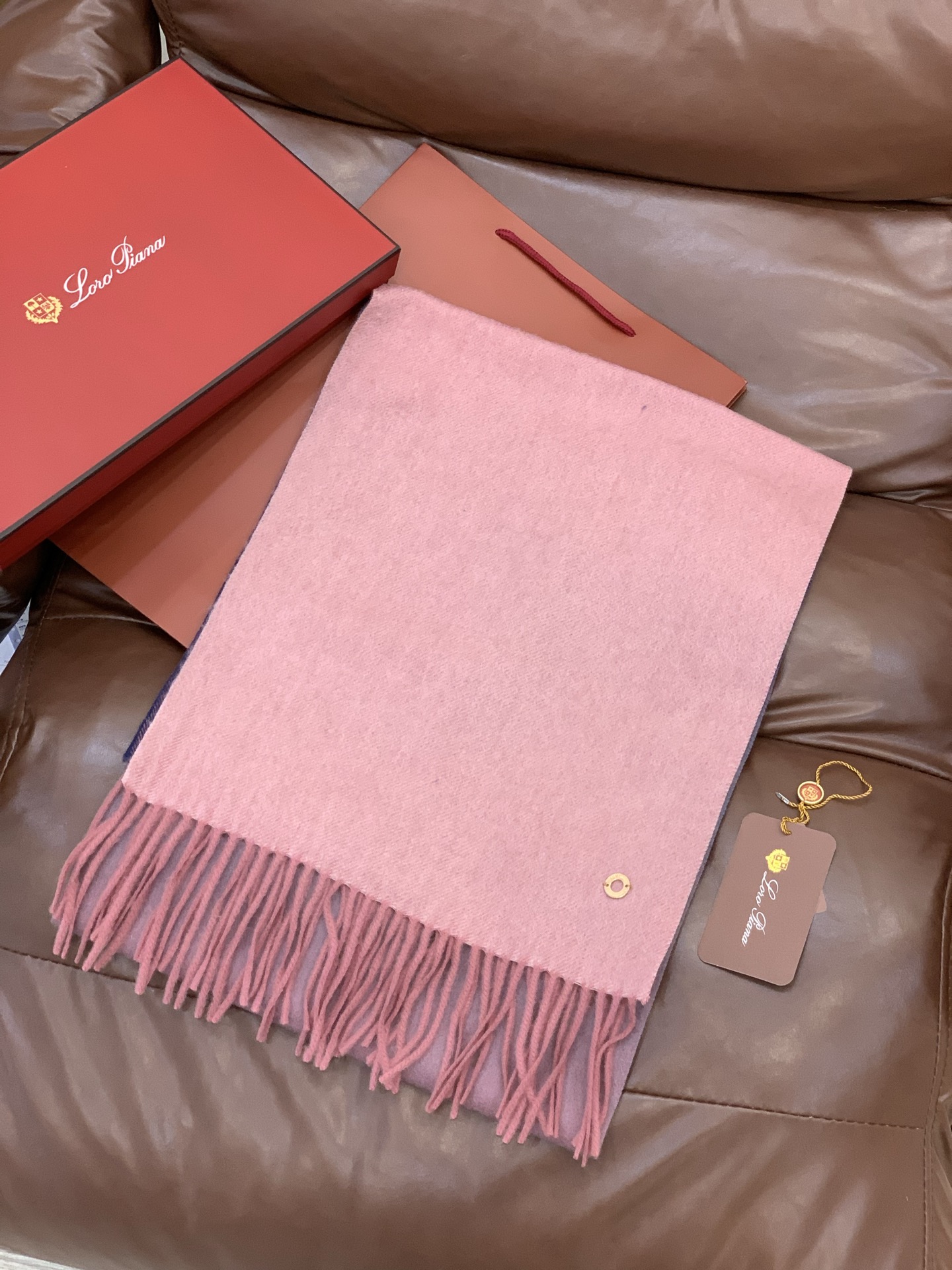 ✨✨太美了😍 【皮安娜】情侣款 美到要尖叫😱专柜最新款🎊英伦欧美范儿「多色渐变」又是一款即时尚又实用的大