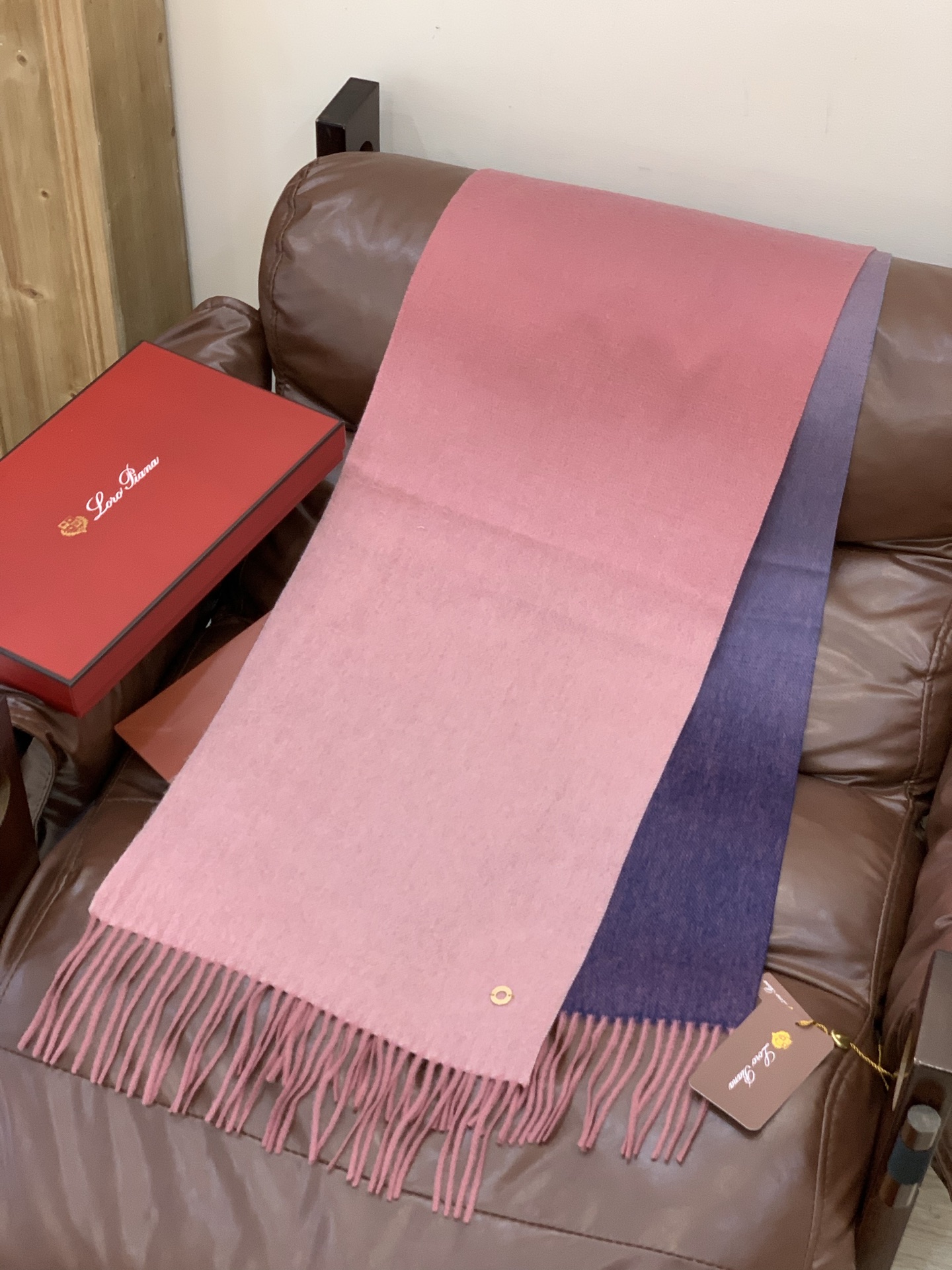 ✨✨太美了😍 【皮安娜】情侣款 美到要尖叫😱专柜最新款🎊英伦欧美范儿「多色渐变」又是一款即时尚又实用的大