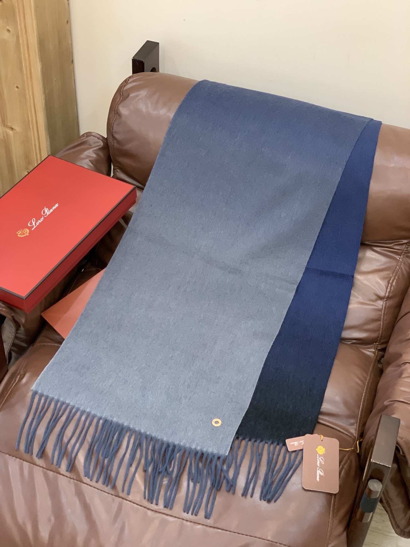 ✨✨太美了😍 【皮安娜】情侣款 美到要尖叫😱专柜最新款🎊英伦欧美范儿「多色渐变」又是一款即时尚又实用的大