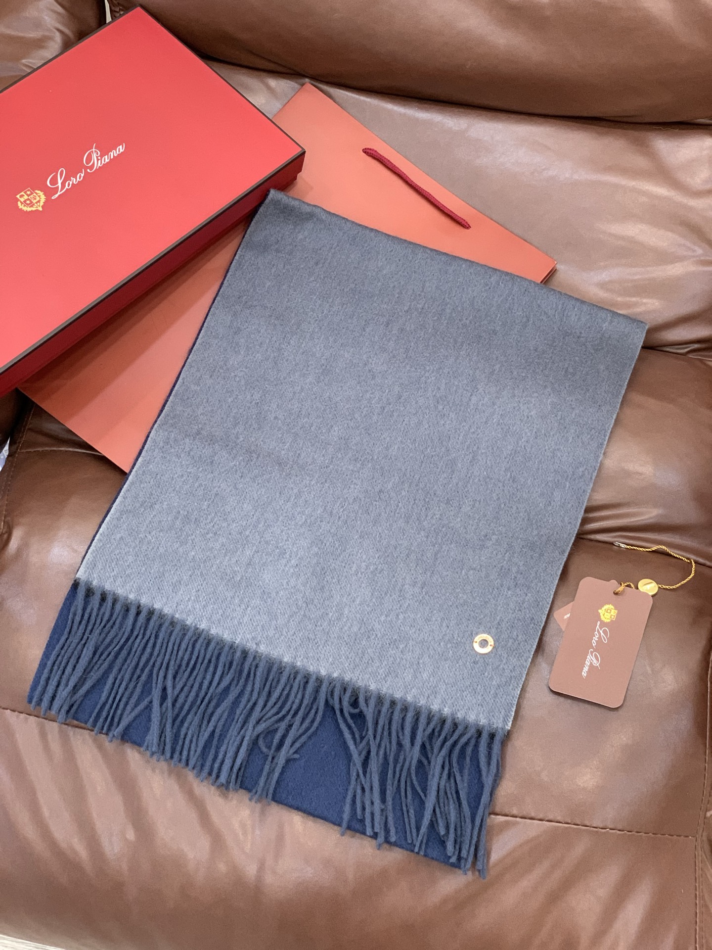 ✨✨太美了😍 【皮安娜】情侣款 美到要尖叫😱专柜最新款🎊英伦欧美范儿「多色渐变」又是一款即时尚又实用的大