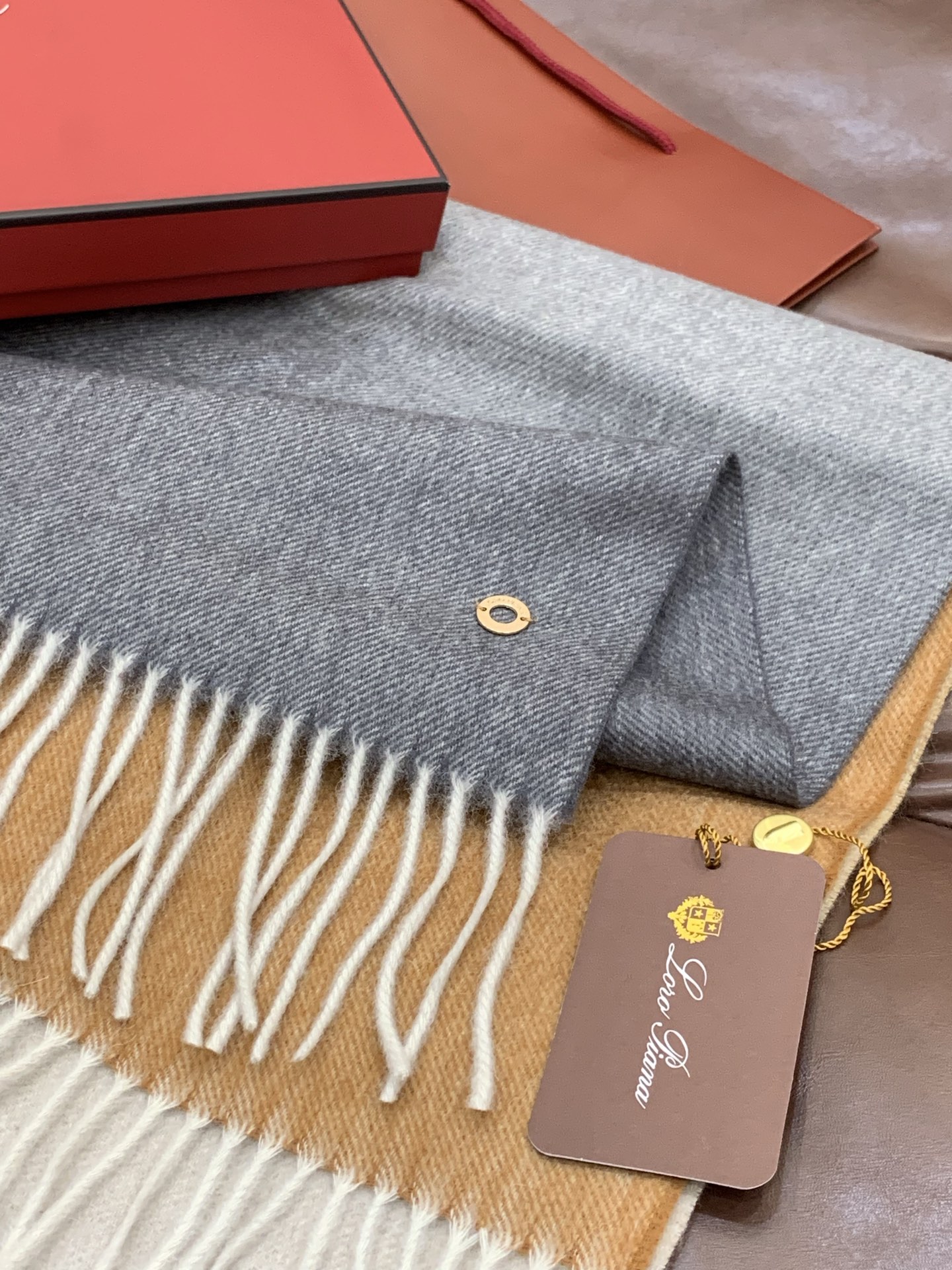 ✨✨太美了😍 【皮安娜】情侣款 美到要尖叫😱专柜最新款🎊英伦欧美范儿「多色渐变」又是一款即时尚又实用的大