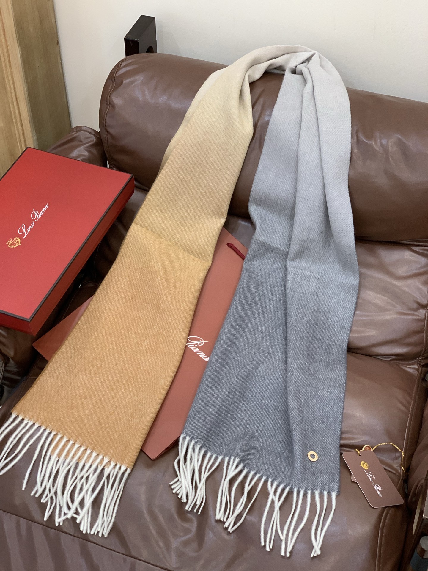 ✨✨太美了😍 【皮安娜】情侣款 美到要尖叫😱专柜最新款🎊英伦欧美范儿「多色渐变」又是一款即时尚又实用的大