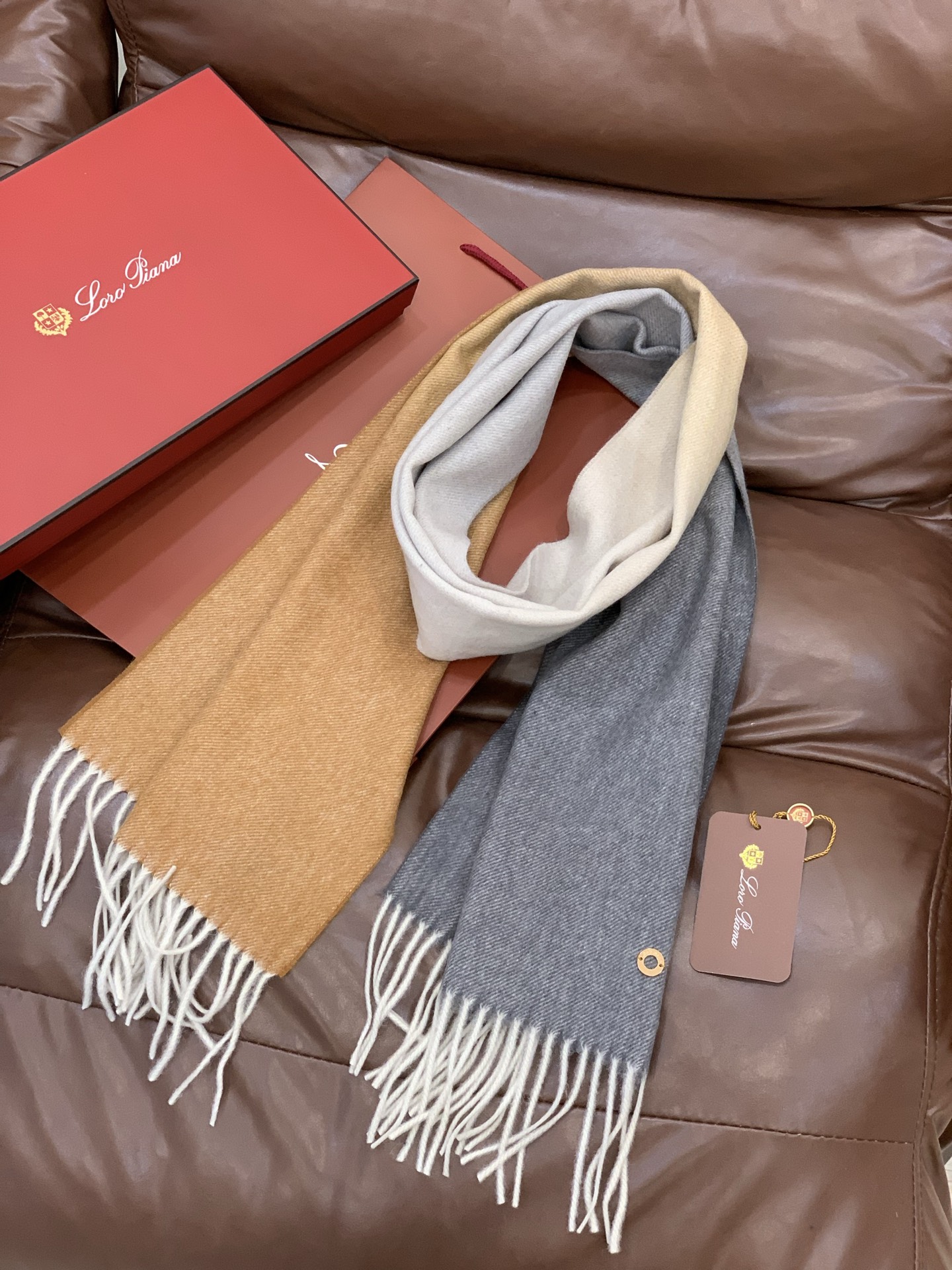 ✨✨太美了😍 【皮安娜】情侣款 美到要尖叫😱专柜最新款🎊英伦欧美范儿「多色渐变」又是一款即时尚又实用的大