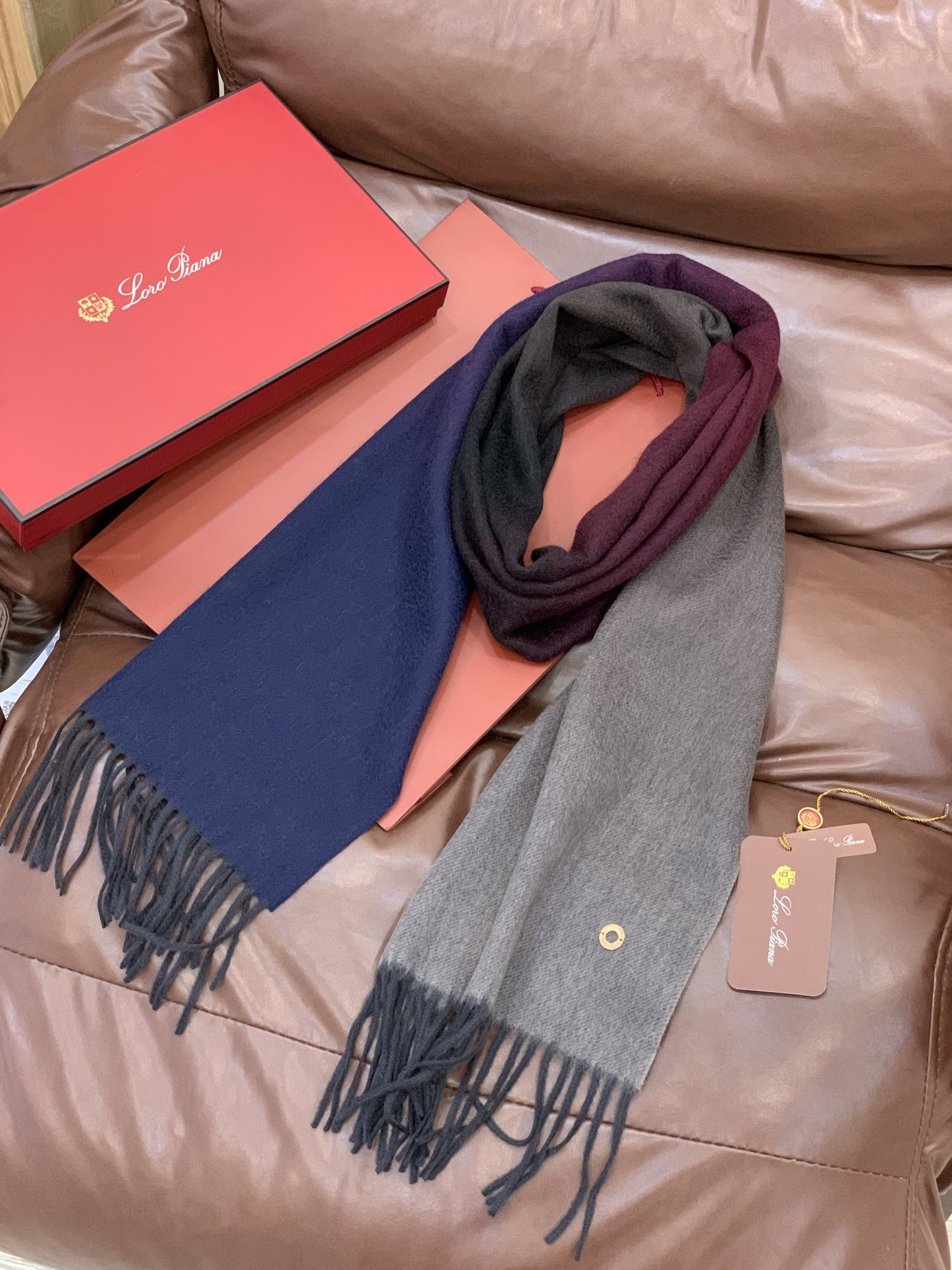 ✨✨太美了😍 【皮安娜】情侣款 美到要尖叫😱专柜最新款🎊英伦欧美范儿「多色渐变」又是一款即时尚又实用的大