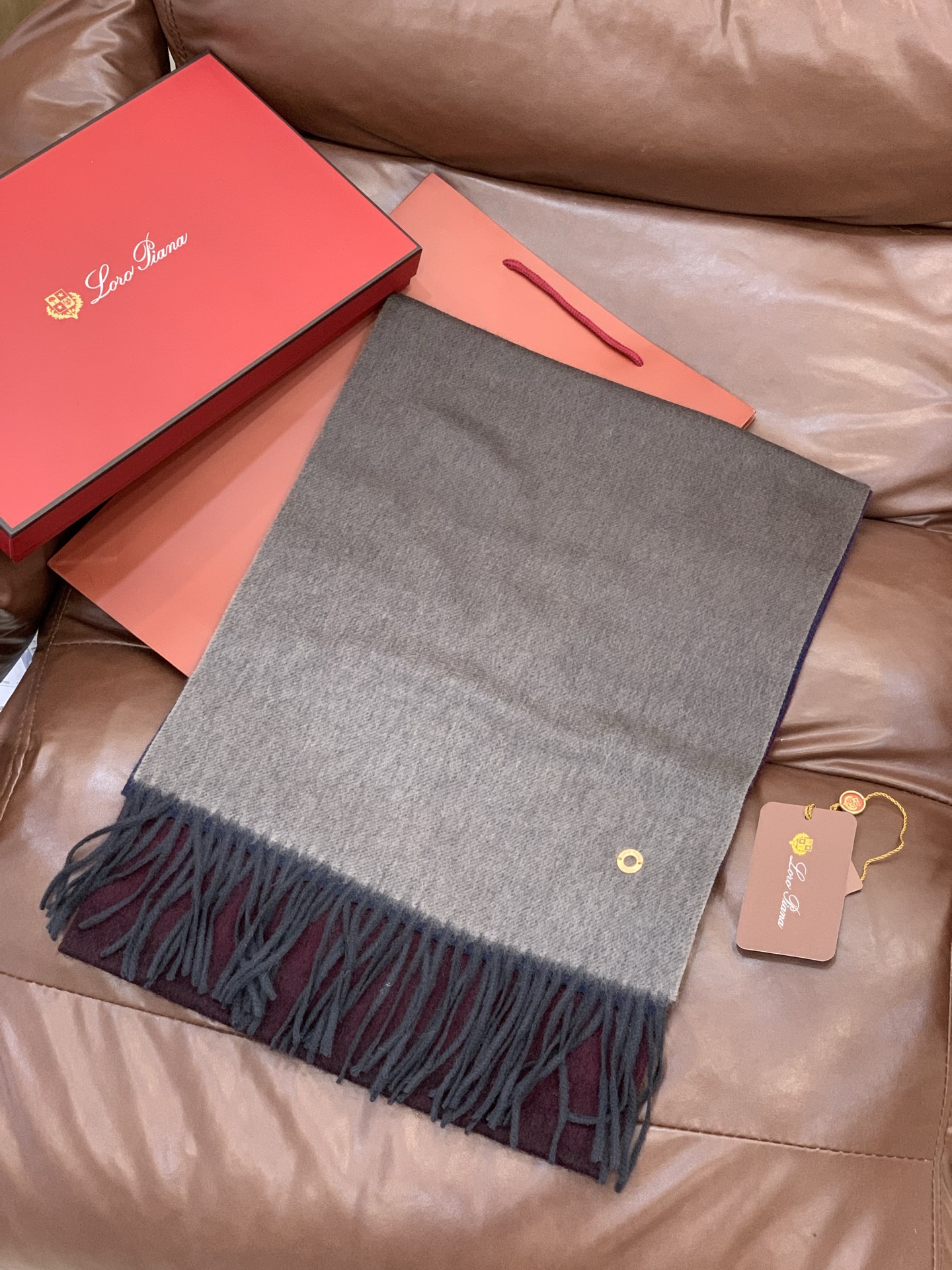 ✨✨太美了😍 【皮安娜】情侣款 美到要尖叫😱专柜最新款🎊英伦欧美范儿「多色渐变」又是一款即时尚又实用的大