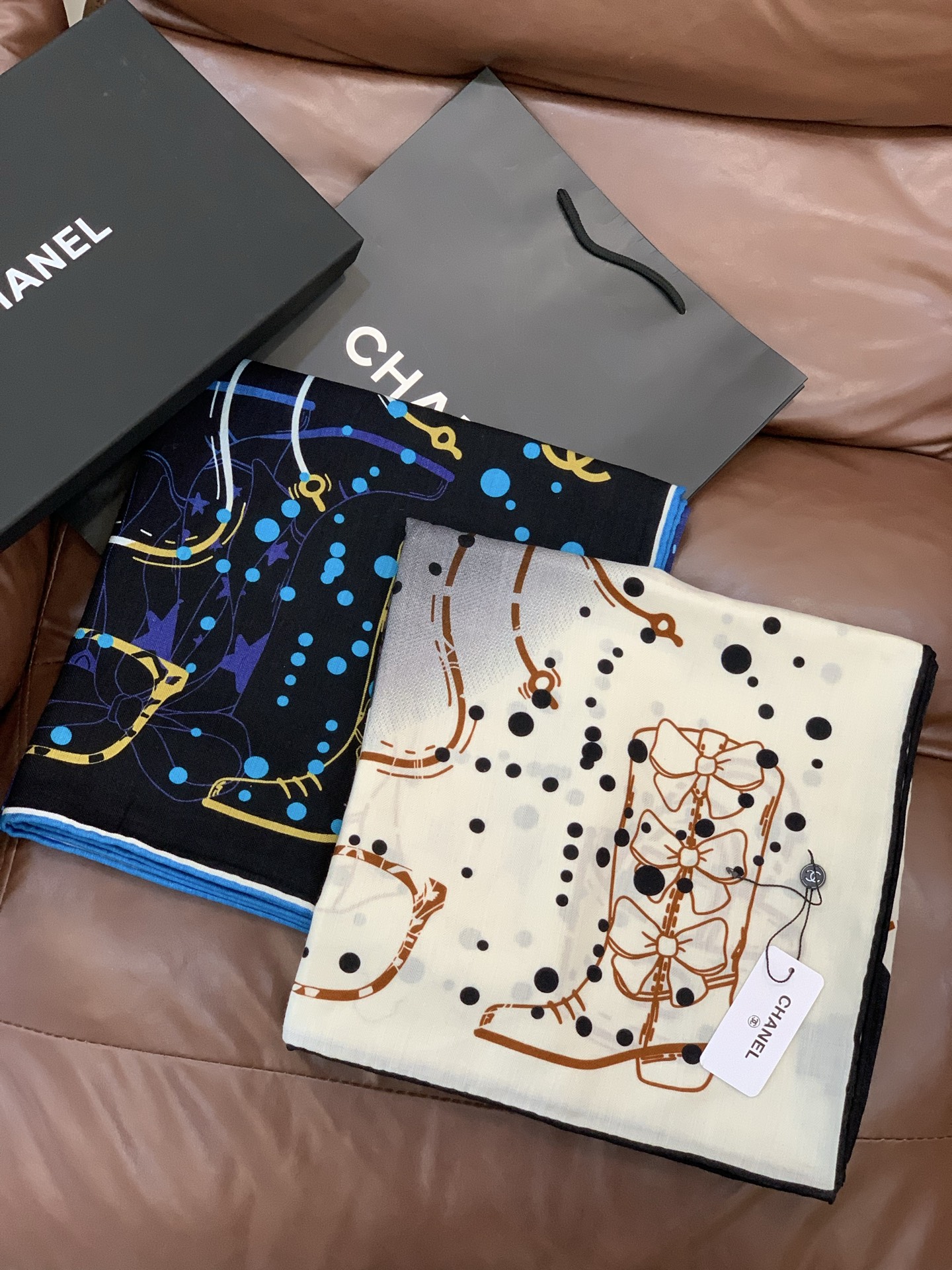 Chanel 25s秋冬新品～【140顶级丝绒双面同色披肩】25s 秋冬披肩设计真的好有突破格优雅甜美感