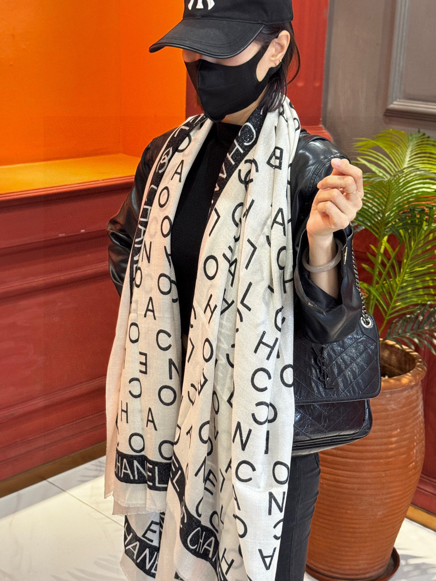 上新🌟 会发光发亮的围巾 💄💋新款客供银线💖羊绒面料长巾 😘美翻了[流泪]【银线双C图案】御用殿堂级极‼