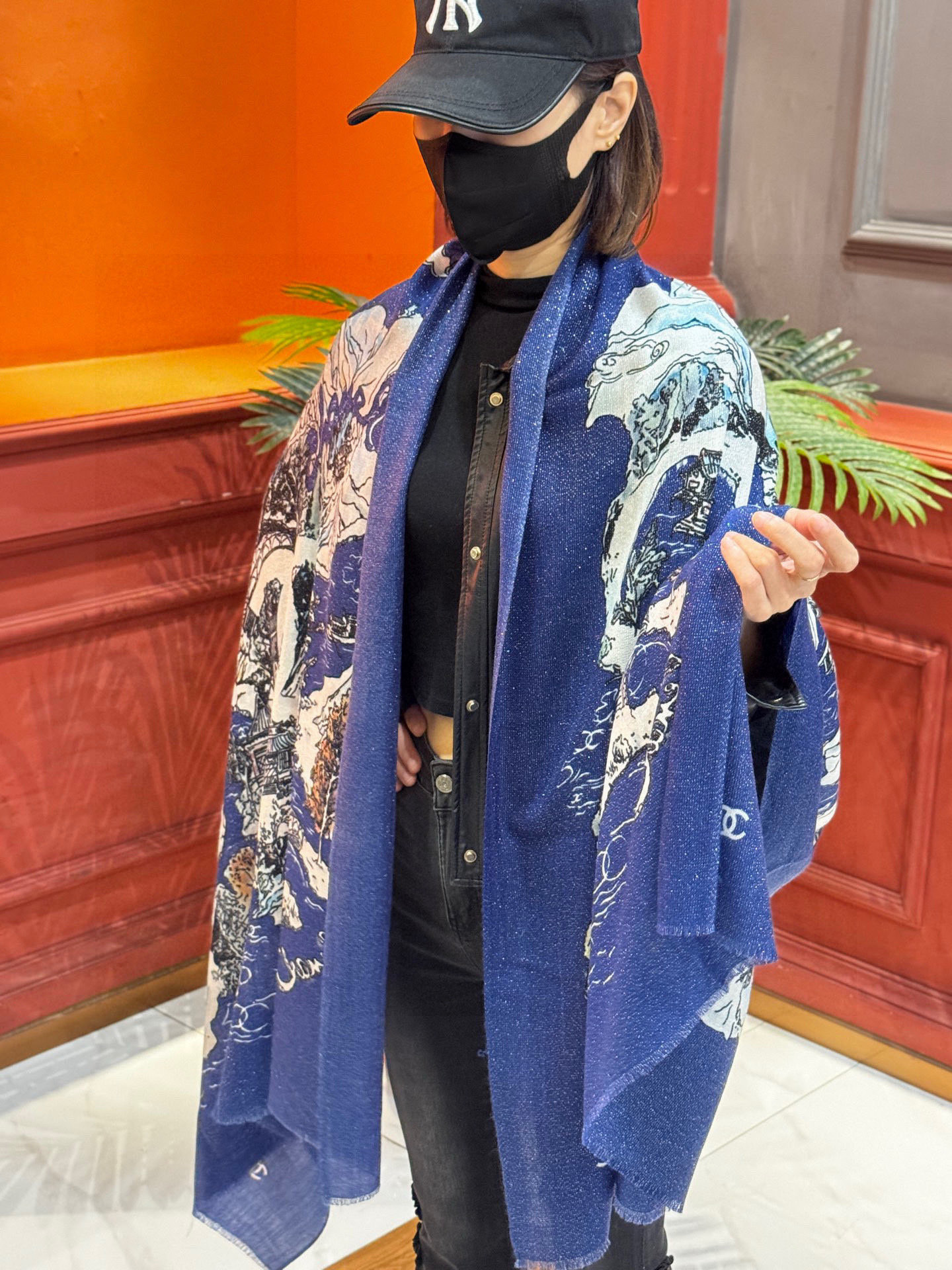 会发光发亮的围巾 2025秋冬高级成衣系列～Chanel 此系列谱写一曲自由轻灵的赞歌本系列作品创新演绎