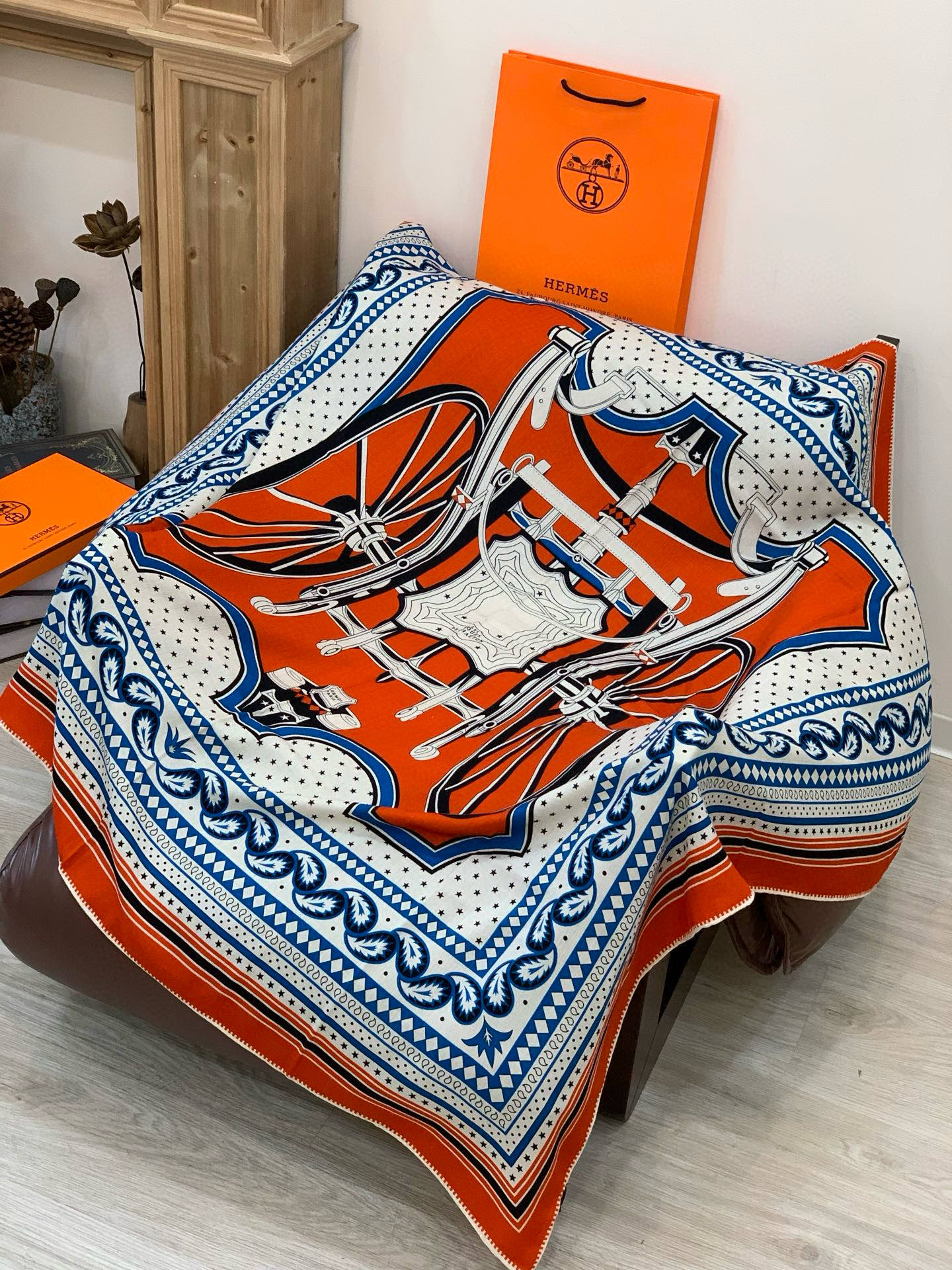 羊绒新款🆕👏👏买了都说好看‼️推荐💕爱马仕双面同色羊绒方巾【双面同色140】，顶级工艺超值‼️爱马仕专柜