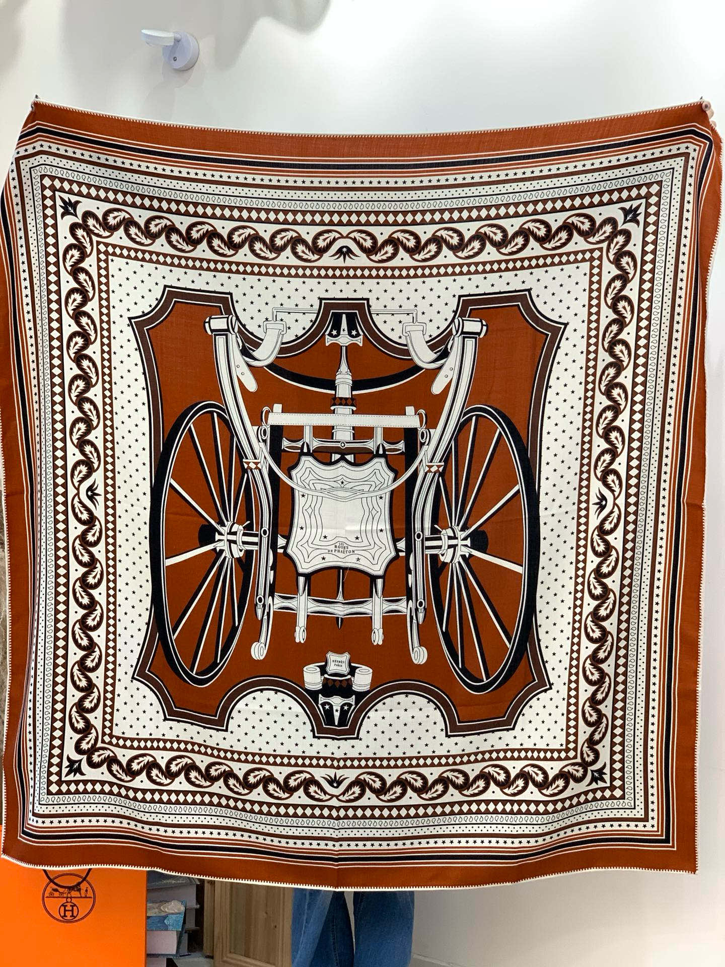 羊绒新款🆕👏👏买了都说好看‼️推荐💕爱马仕双面同色羊绒方巾【双面同色140】，顶级工艺超值‼️爱马仕专柜