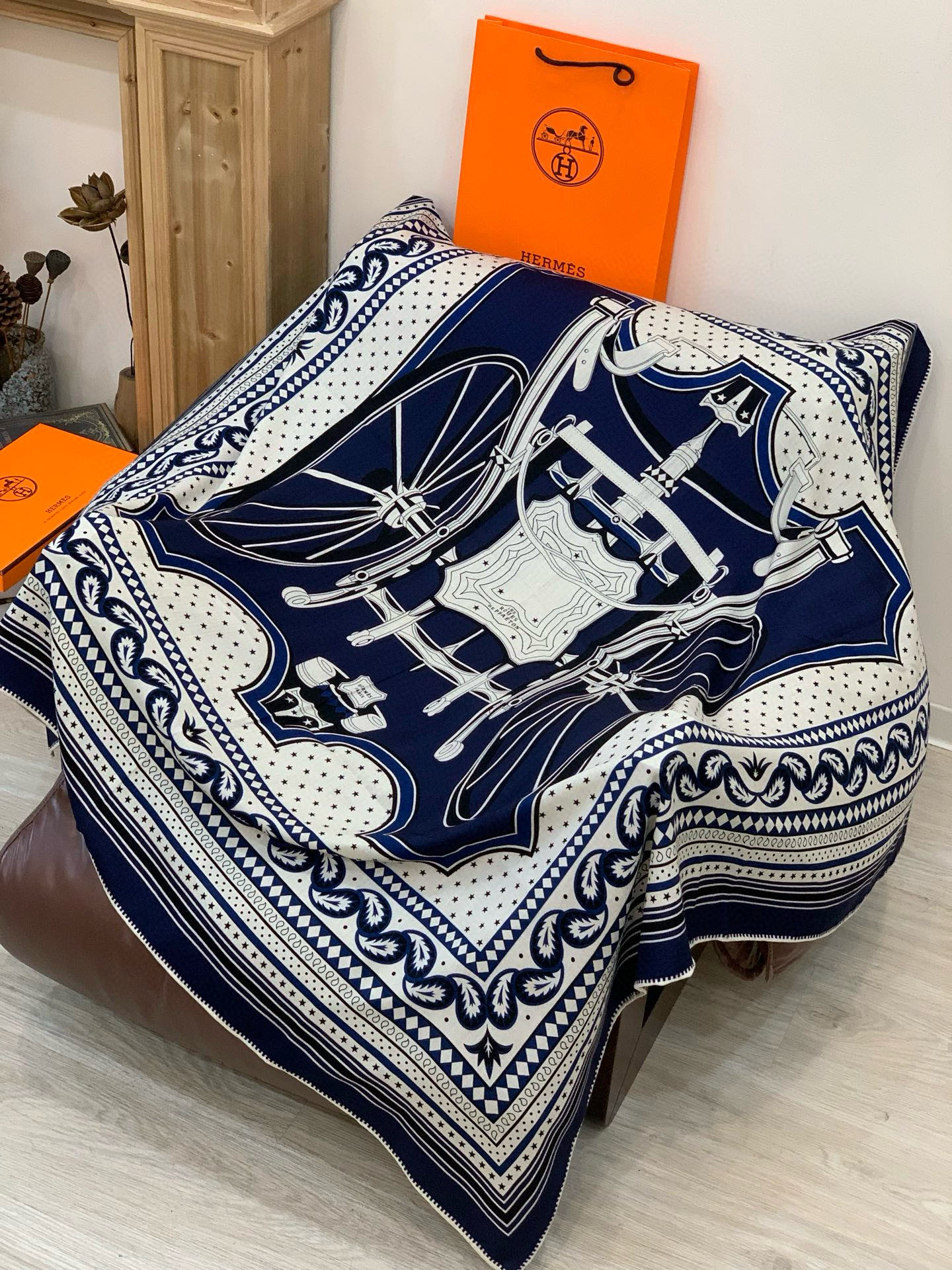 羊绒新款🆕👏👏买了都说好看‼️推荐💕爱马仕双面同色羊绒方巾【双面同色140】，顶级工艺超值‼️爱马仕专柜