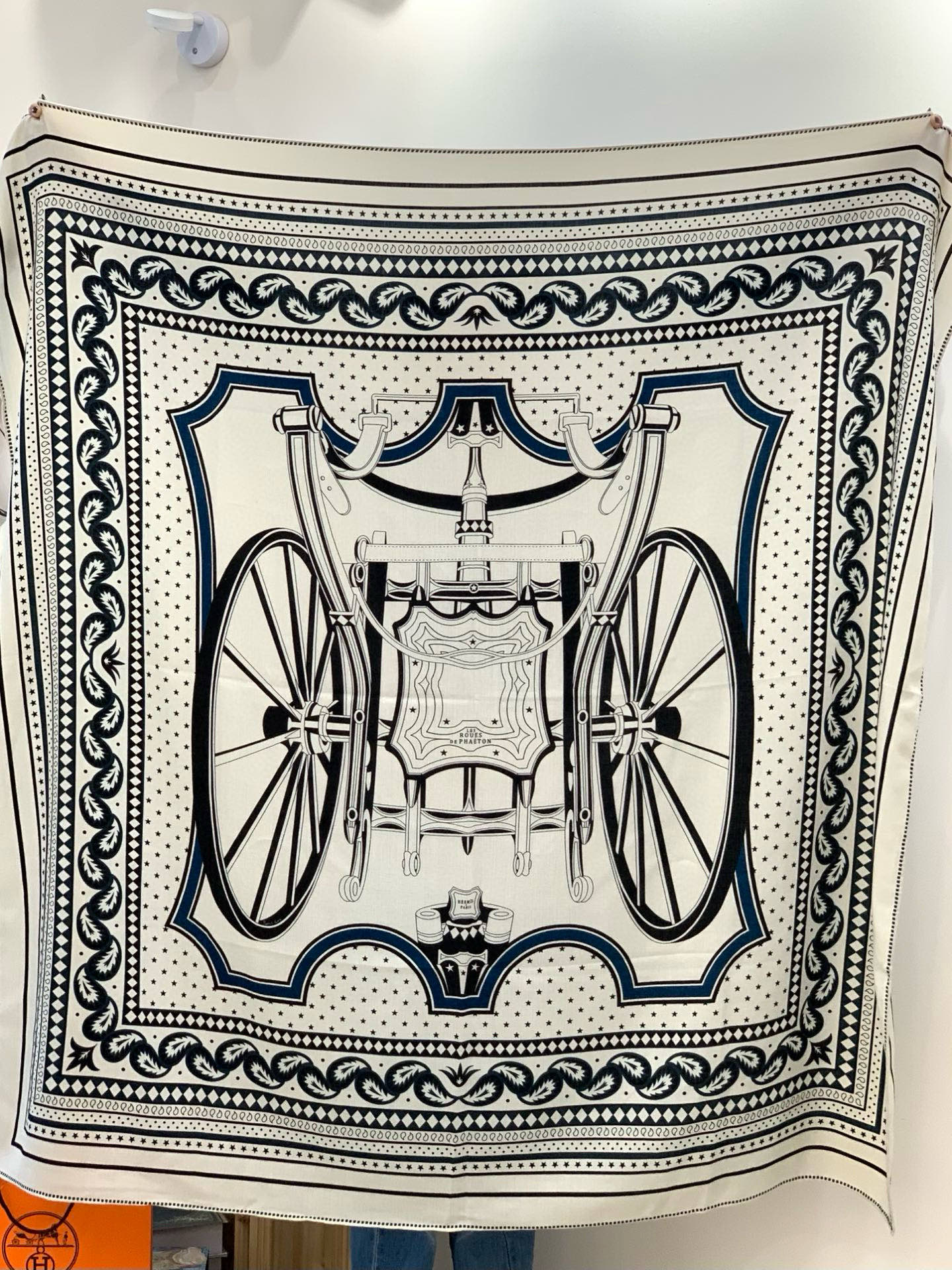 羊绒新款🆕👏👏买了都说好看‼️推荐💕爱马仕双面同色羊绒方巾【双面同色140】，顶级工艺超值‼️爱马仕专柜