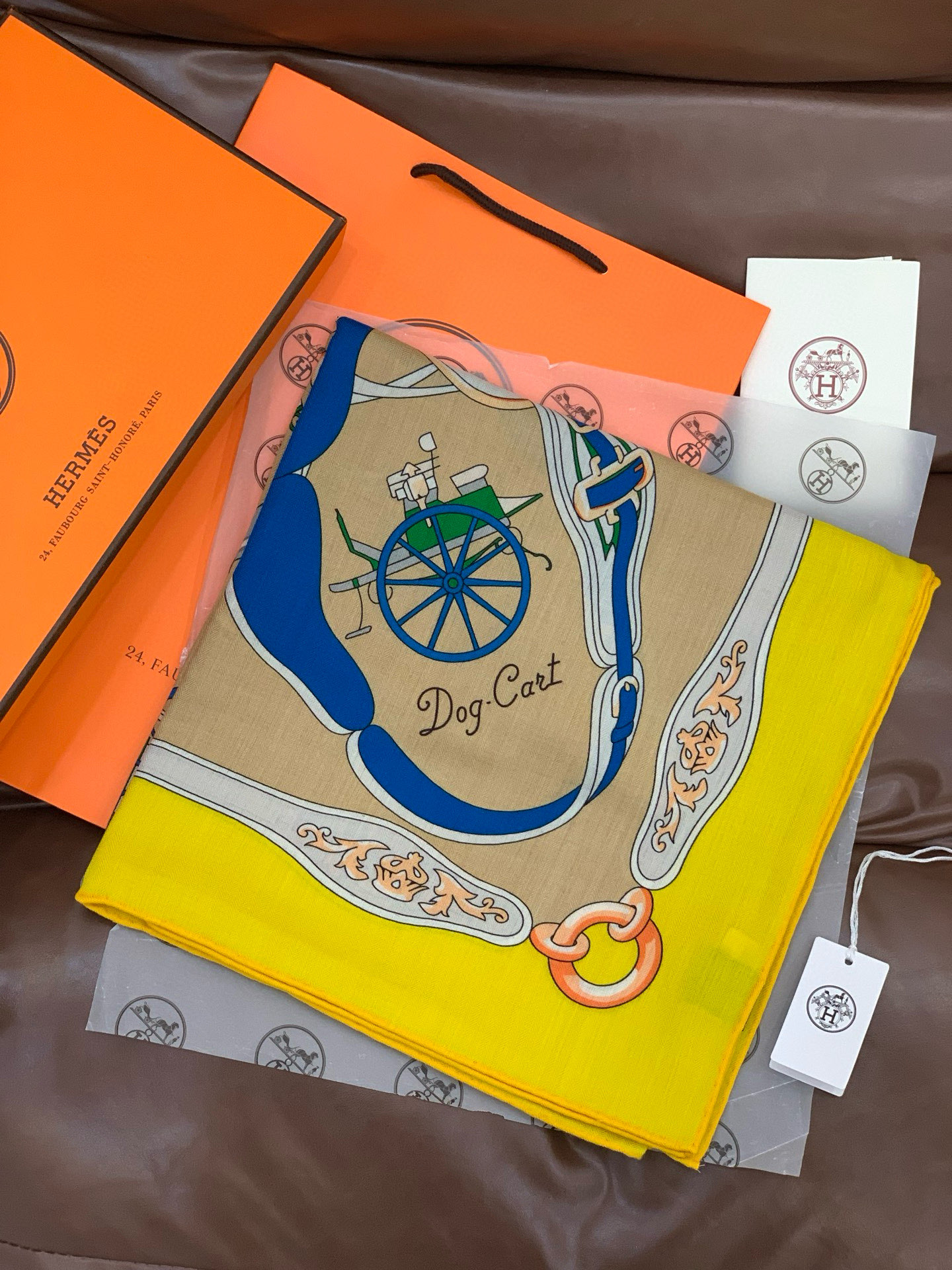 羊绒新款🆕👏👏买了都说好看‼️推荐💕爱马仕双面同色羊绒方巾【双面同色140】，顶级工艺超值‼️爱马仕专柜