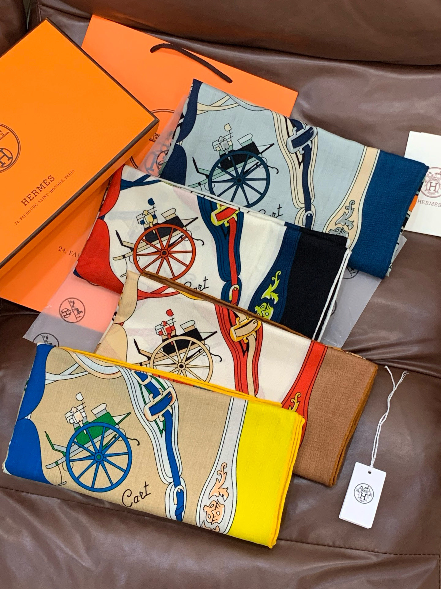 羊绒新款🆕👏👏买了都说好看‼️推荐💕爱马仕双面同色羊绒方巾【双面同色140】，顶级工艺超值‼️爱马仕专柜