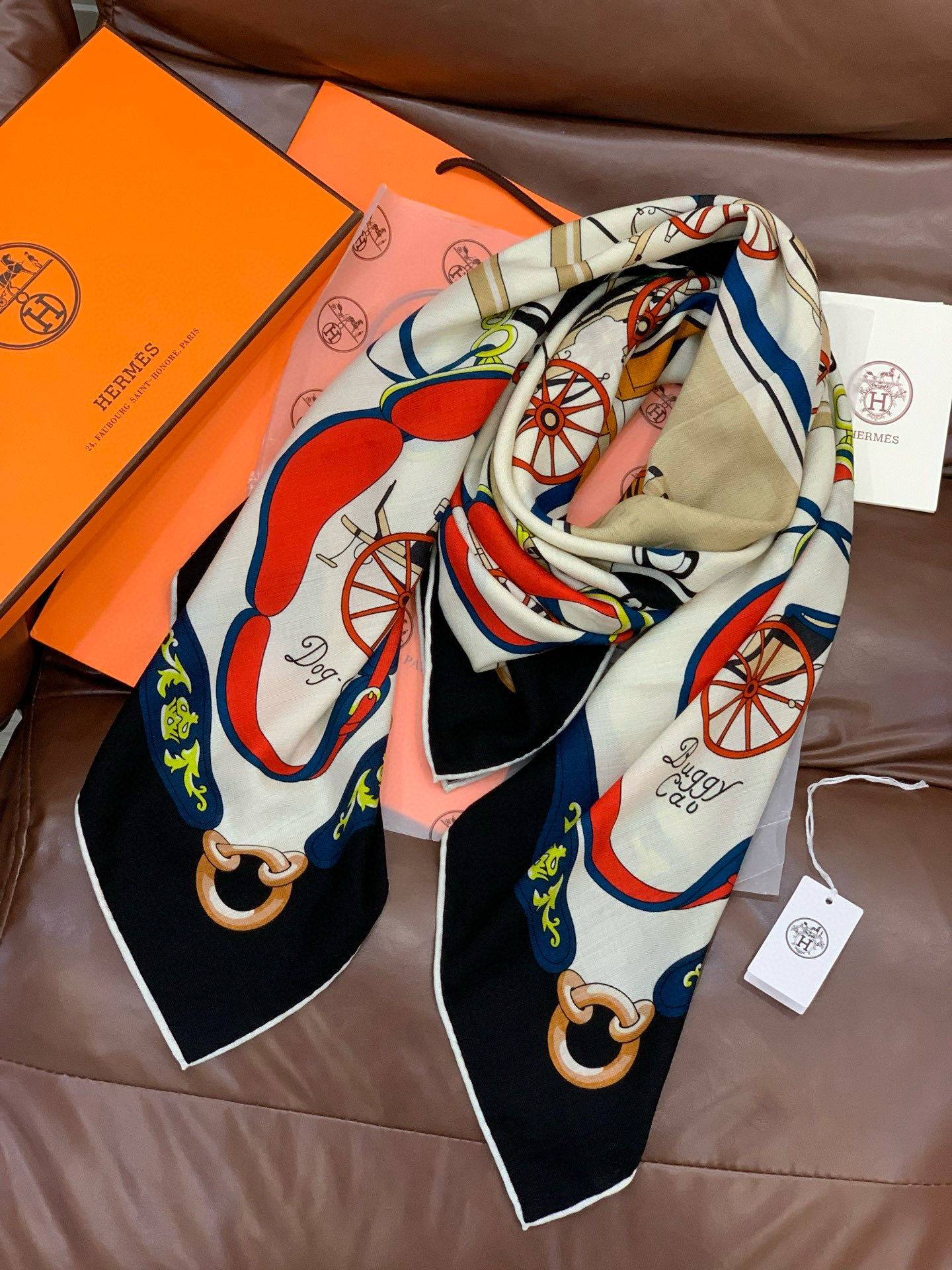 羊绒新款🆕👏👏买了都说好看‼️推荐💕爱马仕双面同色羊绒方巾【双面同色140】，顶级工艺超值‼️爱马仕专柜