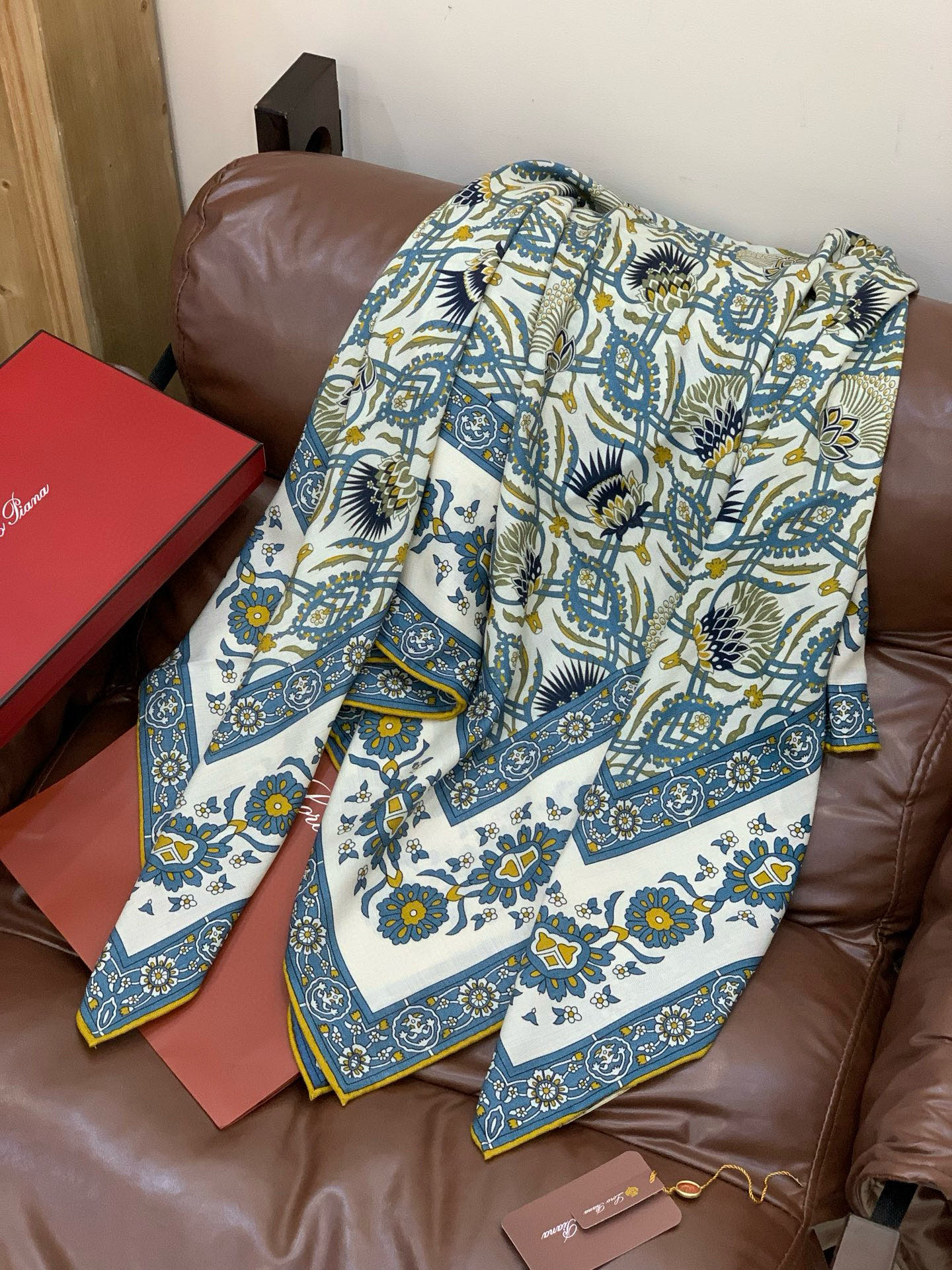 💟2025年 ETRo 秋冬抢先 上新💞【双面同色丝毛方巾】手工卷边山羊绒和真丝混纺披肩（70%山羊绒，