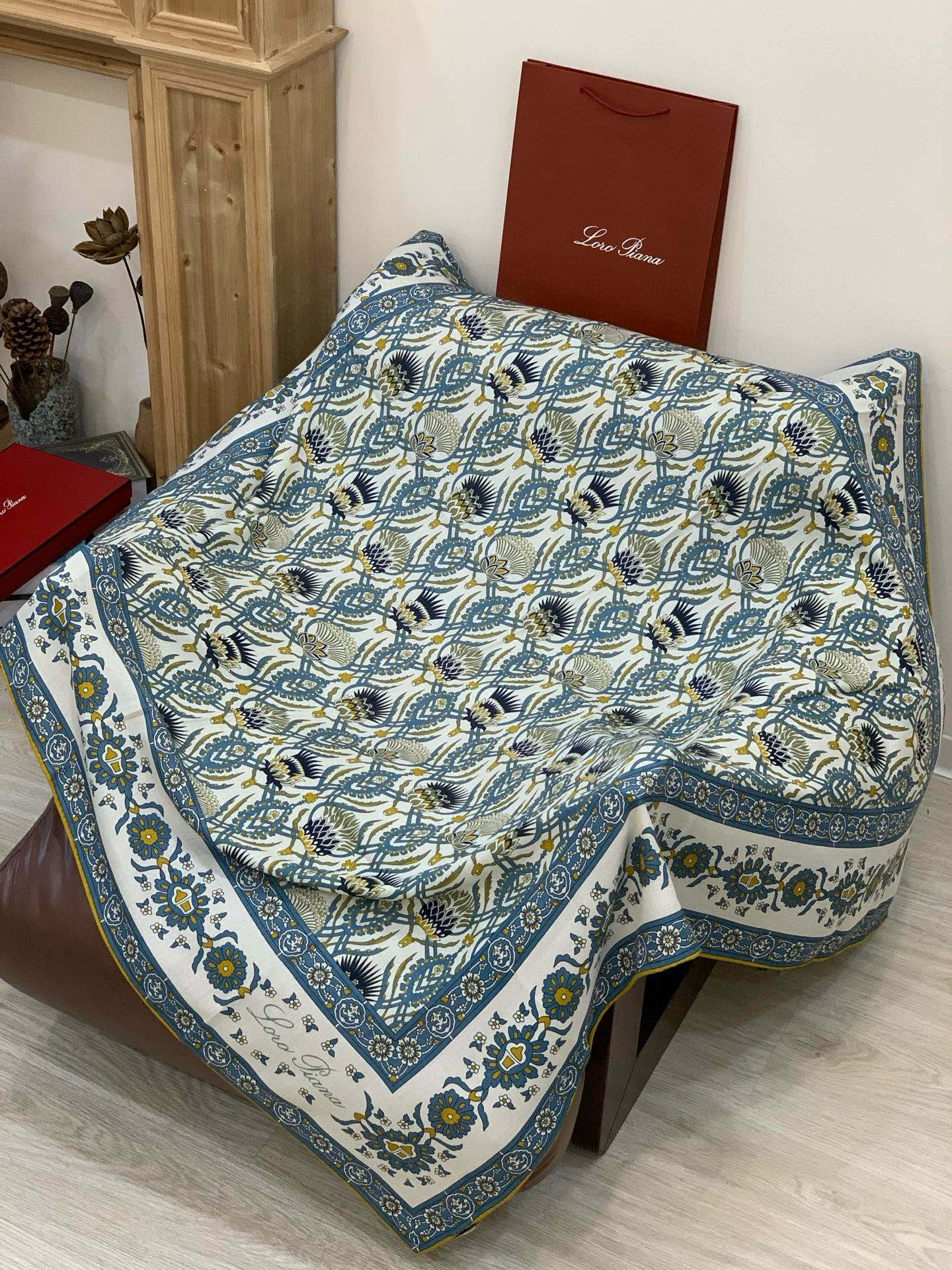 💟2025年 ETRo 秋冬抢先 上新💞【双面同色丝毛方巾】手工卷边山羊绒和真丝混纺披肩（70%山羊绒，