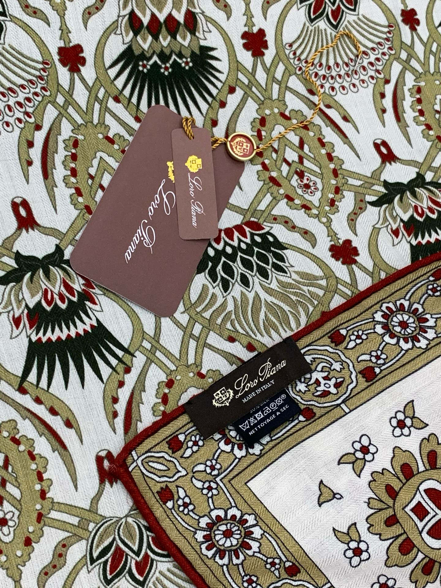 💟2025年 ETRo 秋冬抢先 上新💞【双面同色丝毛方巾】手工卷边山羊绒和真丝混纺披肩（70%山羊绒，