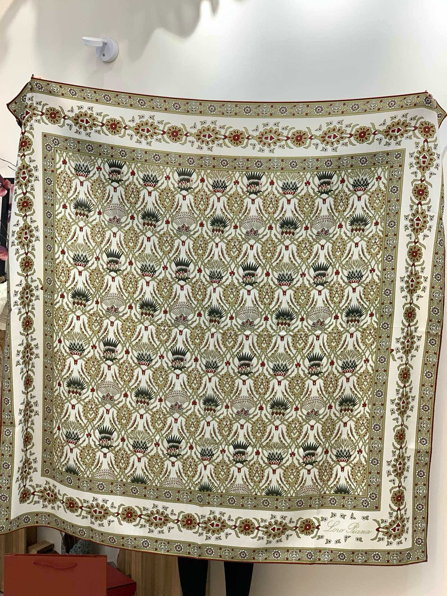 💟2025年 ETRo 秋冬抢先 上新💞【双面同色丝毛方巾】手工卷边山羊绒和真丝混纺披肩（70%山羊绒，