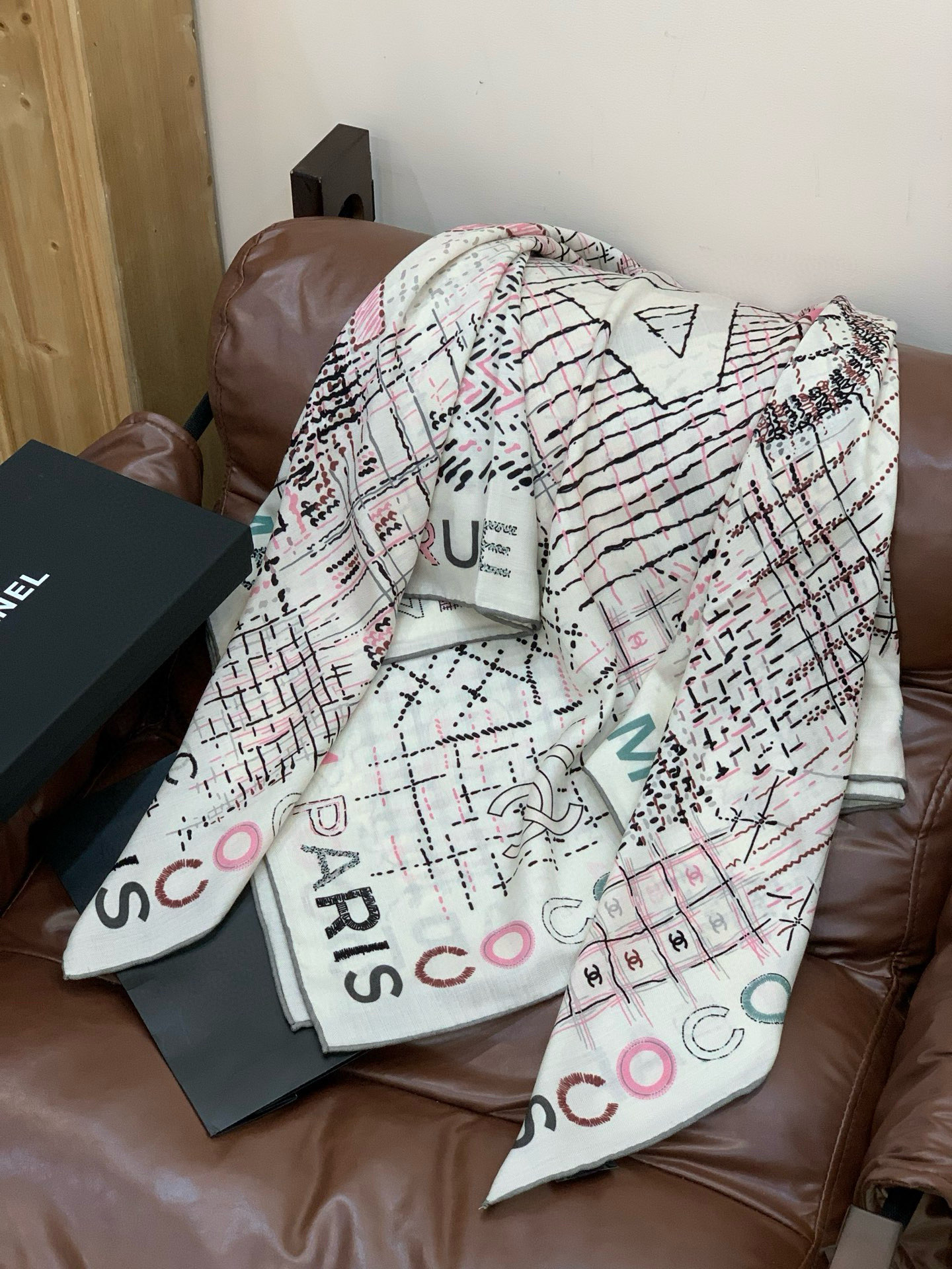 😘新款 💖🌟【康鹏街31号】羊绒方巾‼️抢‼️VIP推荐 ‼️👍下手一定要快【高端 大爱❤️女人尤物 货