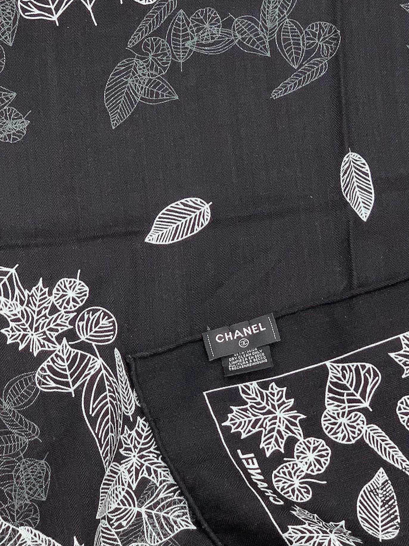 2025秋冬高级成衣系列～Chanel 【140双面同色丝绒披肩】此系列谱写一曲自由轻灵的赞歌本系列作品